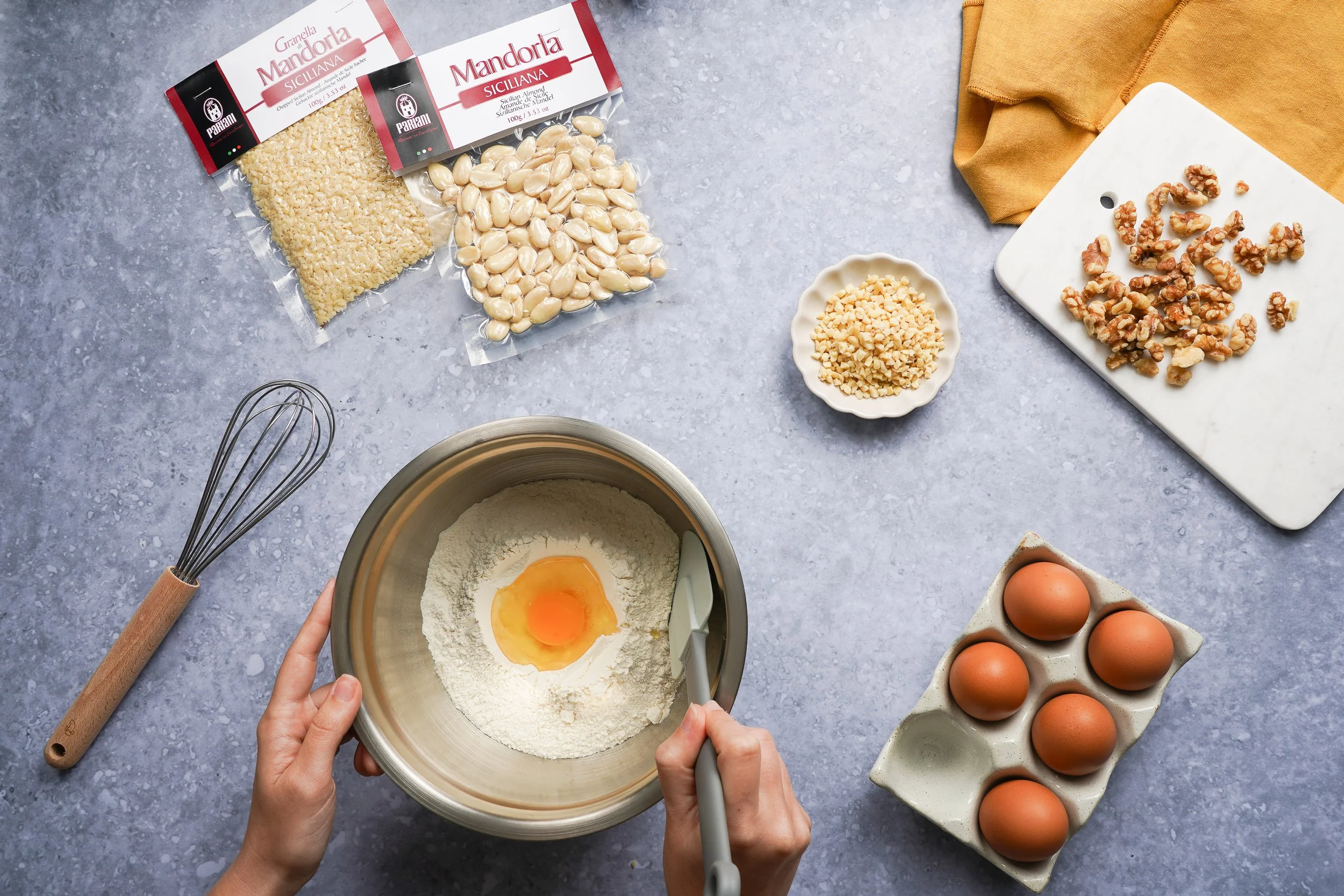 43527 43524 43522 topshot cooking amandes et noix PARIANI.jpg