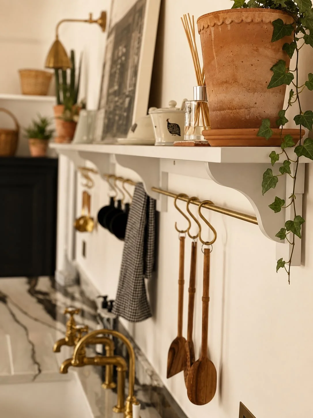 This bespoke kitchen combines hand-painted cabinetry, marble surfaces and warm brass details to create a space that&rsquo;s designed for everyday living. Every cabinet is made to fit the home perfectly, with thoughtful storage and timeless materials 