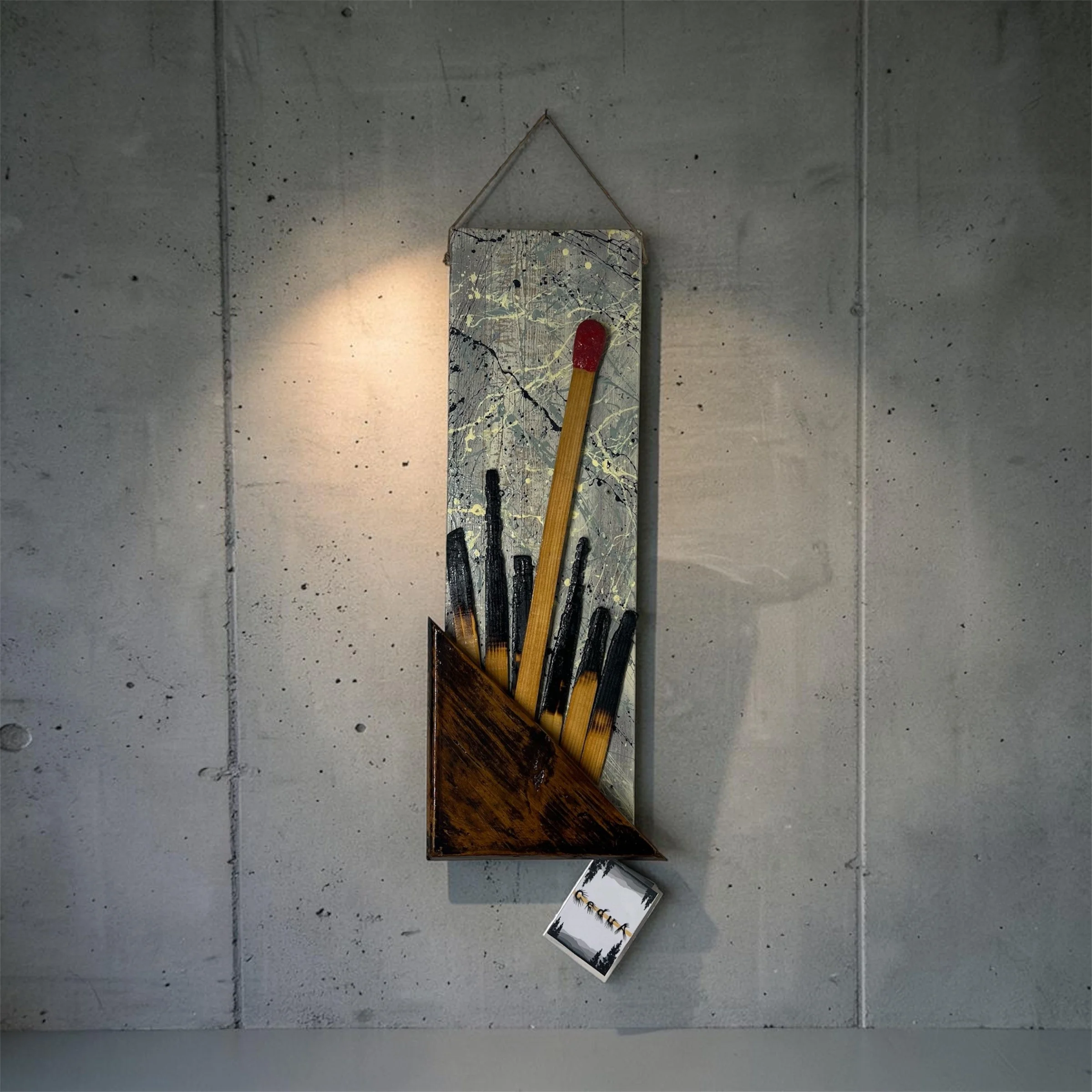 Quadro fiammiferi 80x30 ricavato dai resti di un mobile e decorato a mano