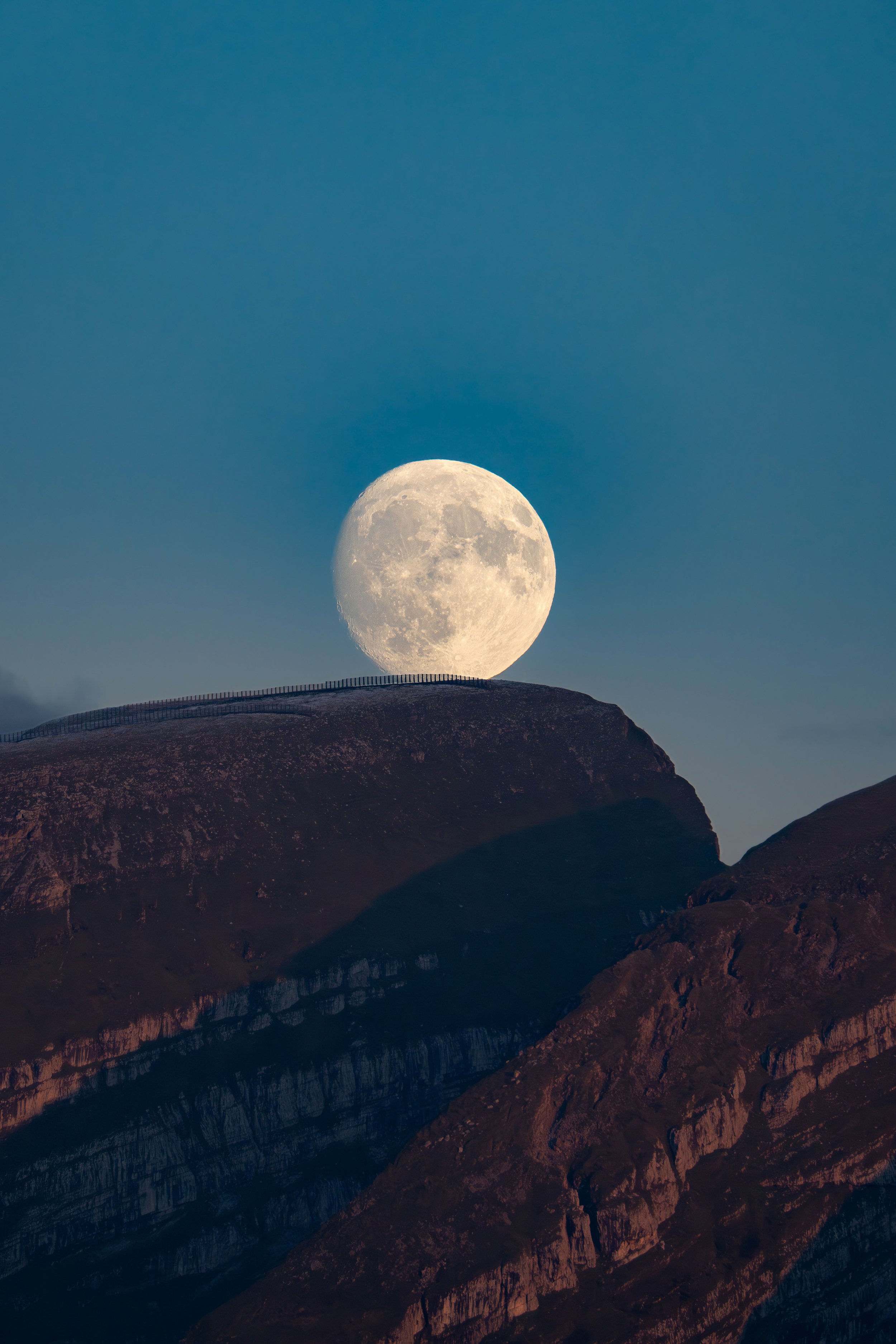 Der Mond ruht über den Churfirsten