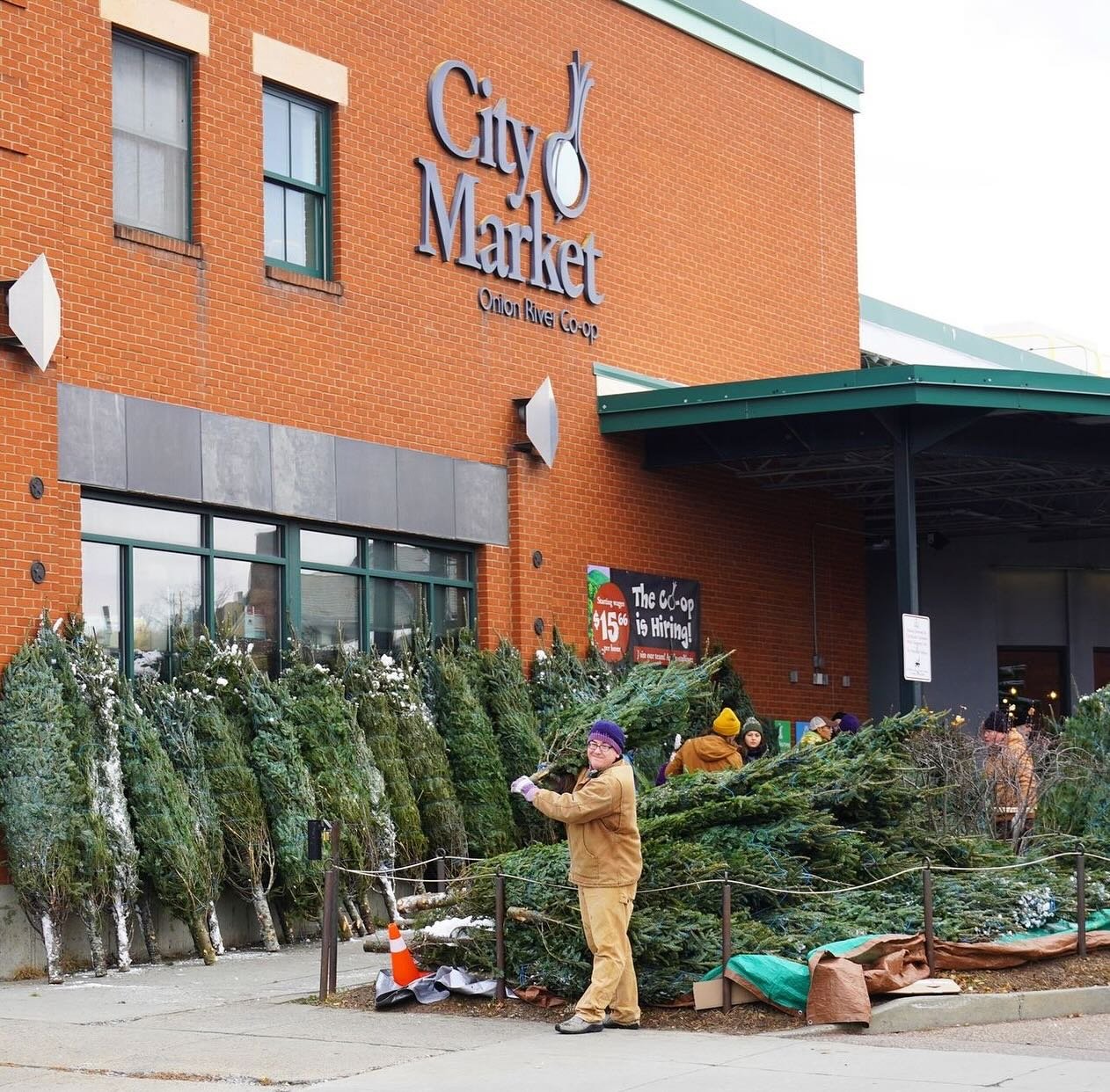 Hey- wanna know a few good places to find us this holiday season? 

You know it&rsquo;s our fav when we&rsquo;re all supporting local- 

Check it out⤵️

@citymarketcoop
@jakesquecheemarket 
@jakesonemarketbtv 
@mehurons_supermarket 
@leunigspetitbijo