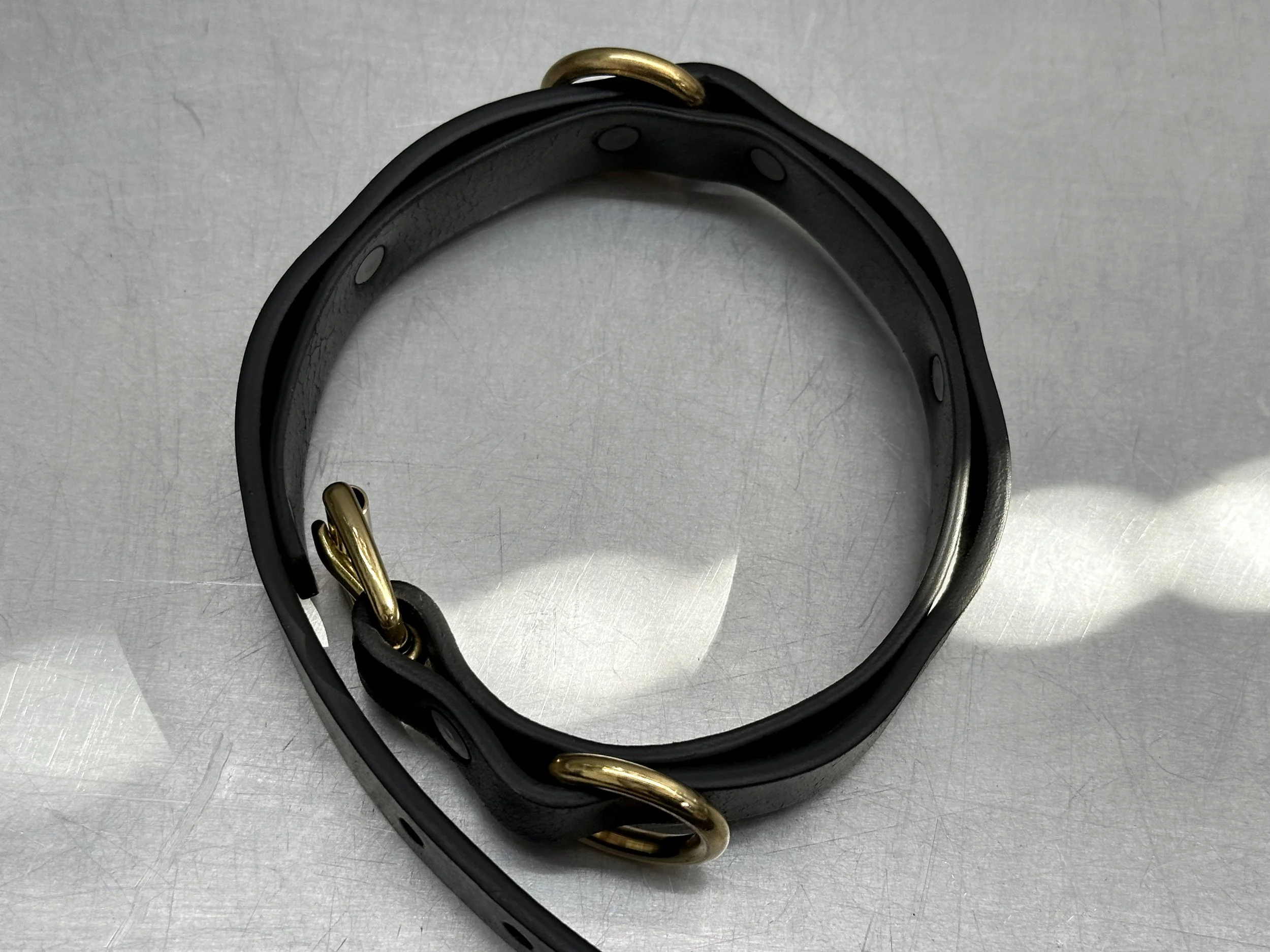 Cassius_Double layer ripple collar_black brass_top down.jpg (Copy)