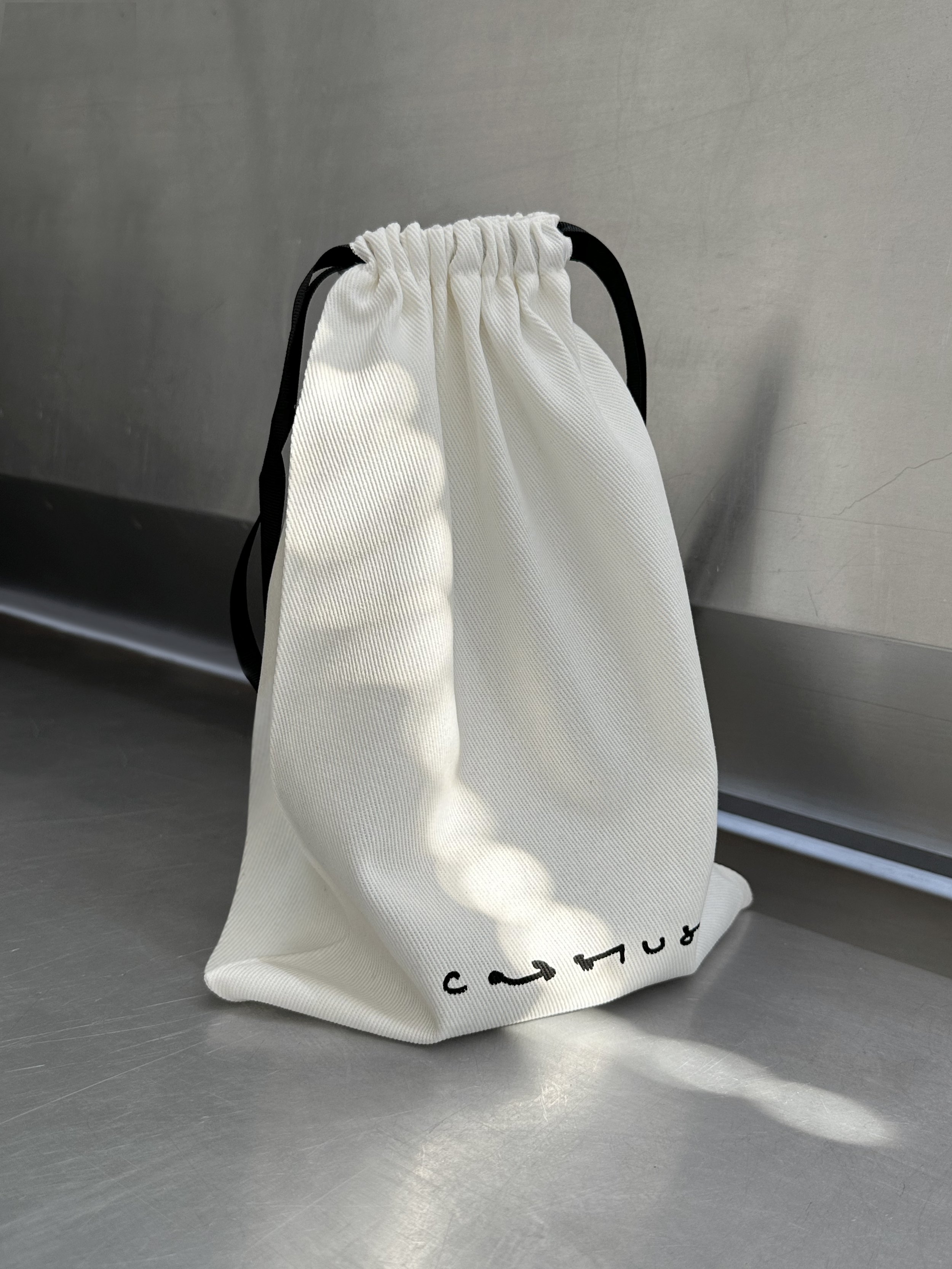 Cassius_Double layer ripple collar_black brass_dust bag.jpg (Copy)