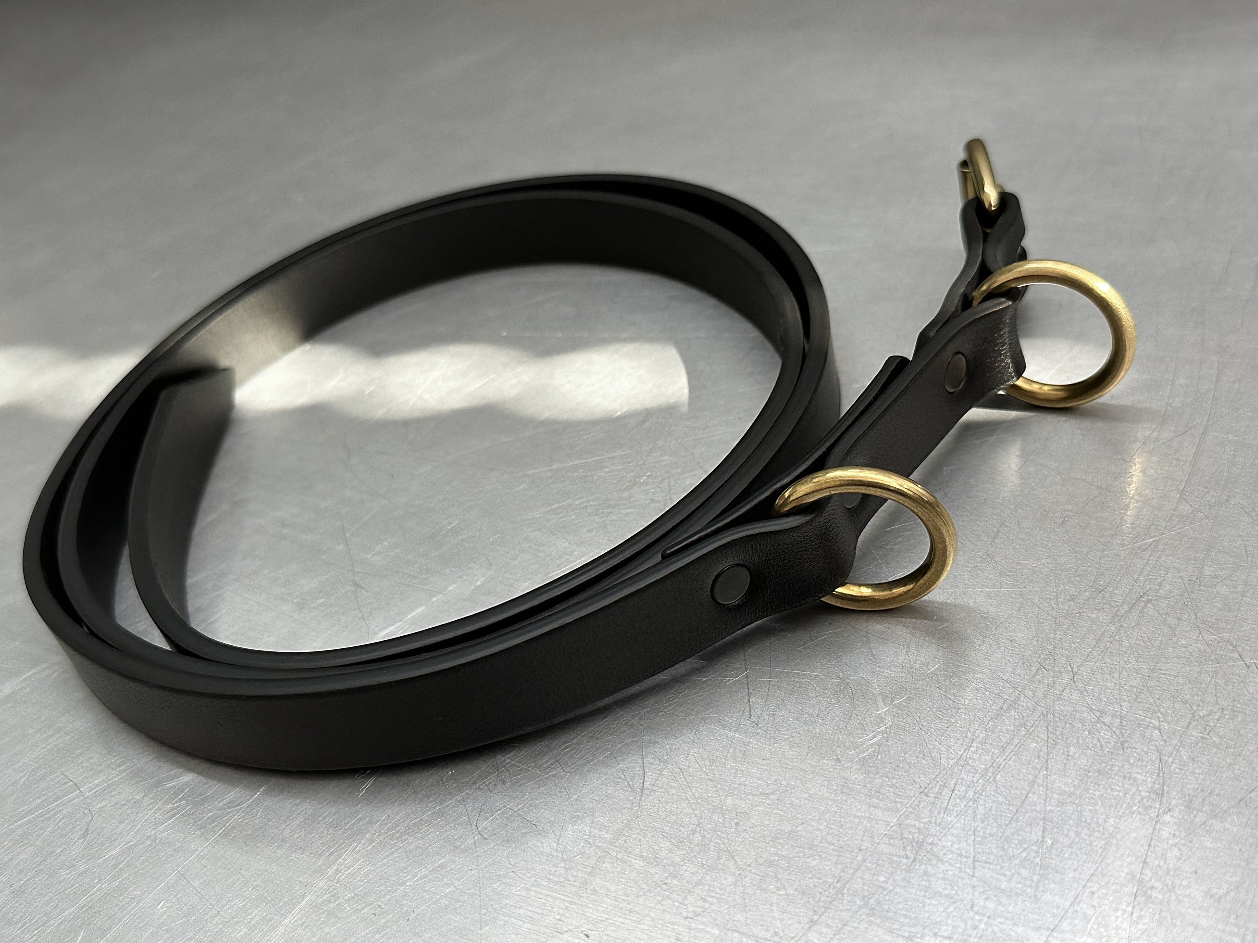 Cassius_slim classic belt_black brass_buckle.jpg