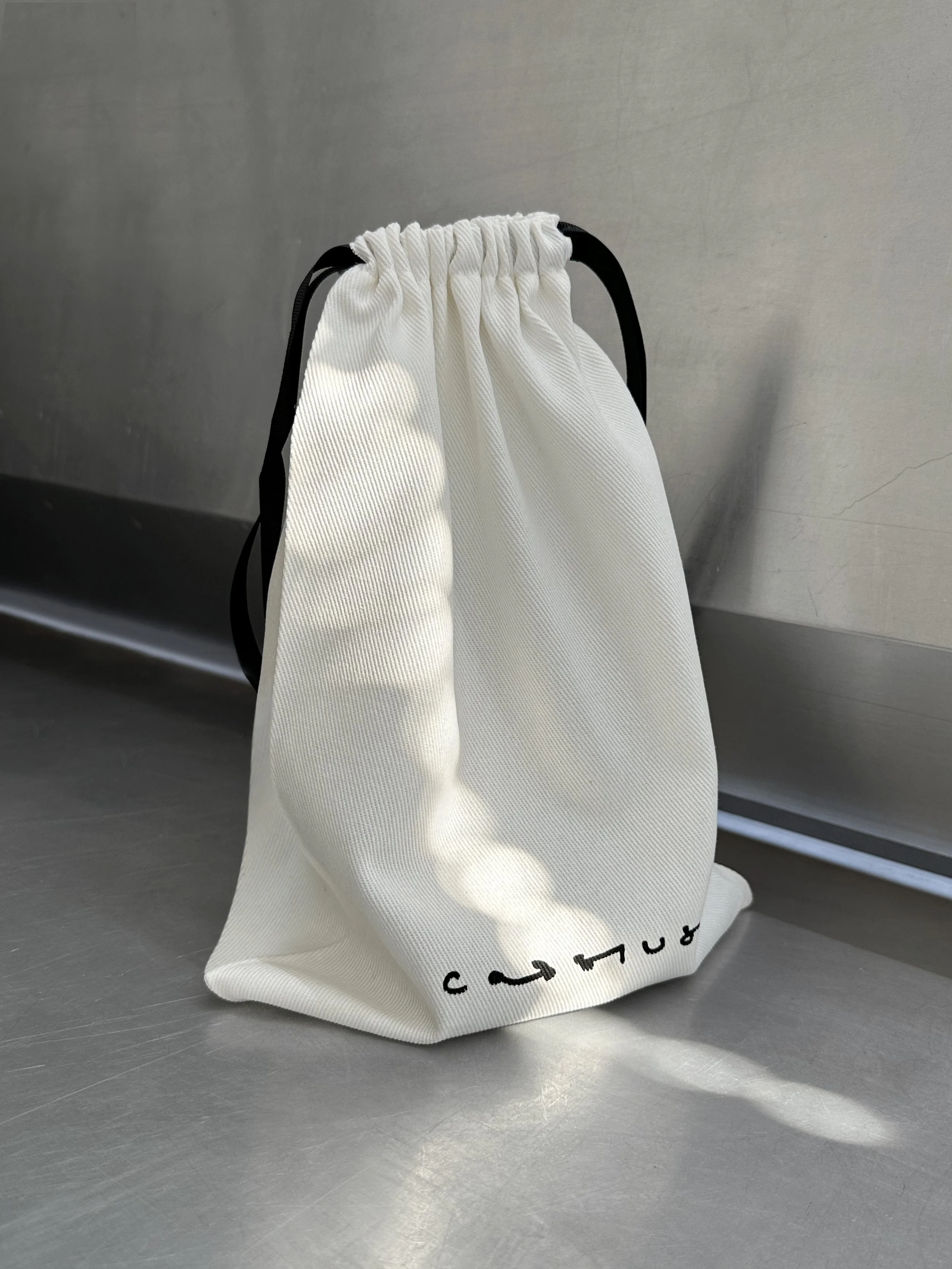 Cassius_slim classic belt_black brass_dust bag.jpg