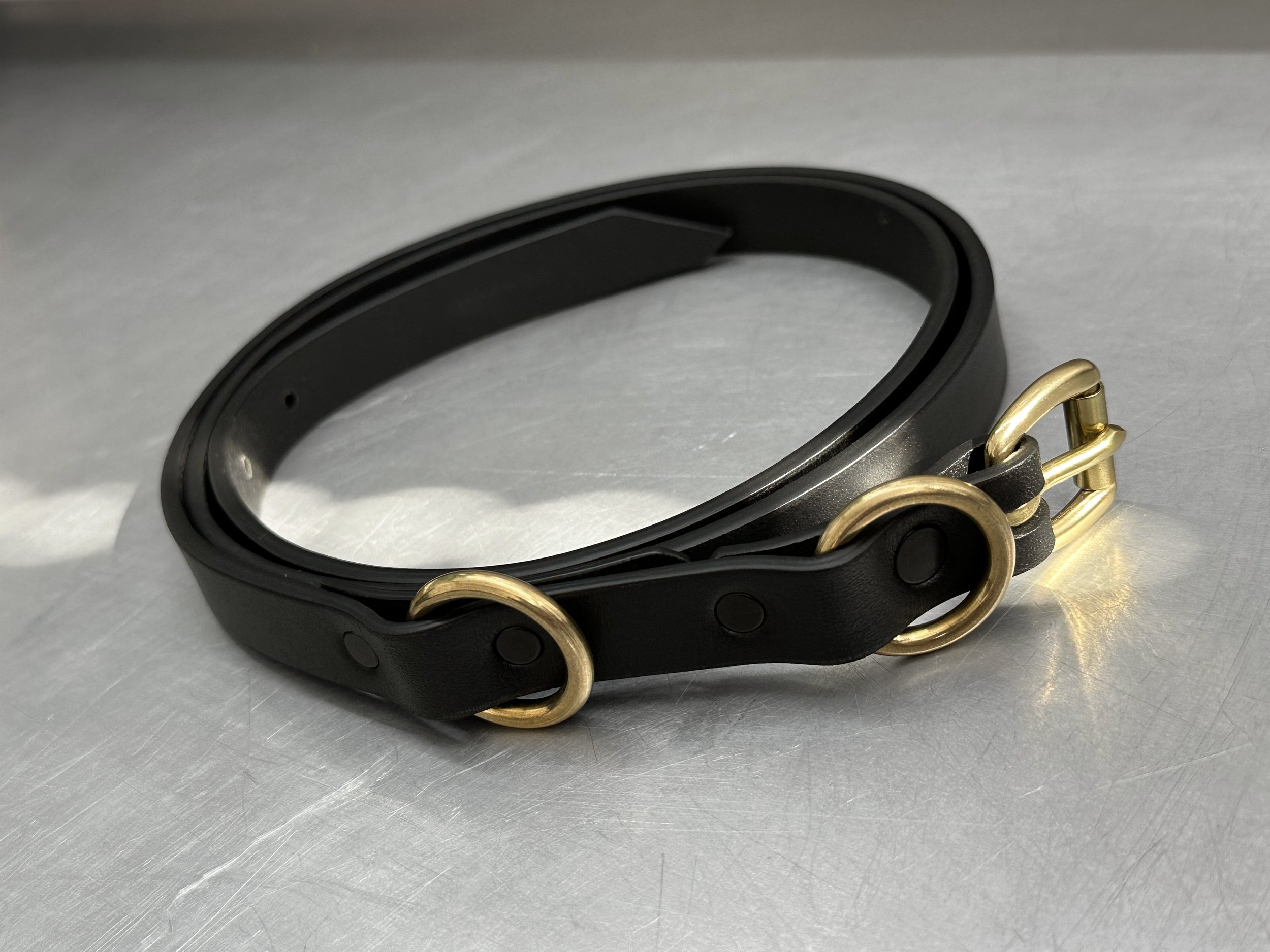 Cassius_slim classic belt_black brass_main.jpg