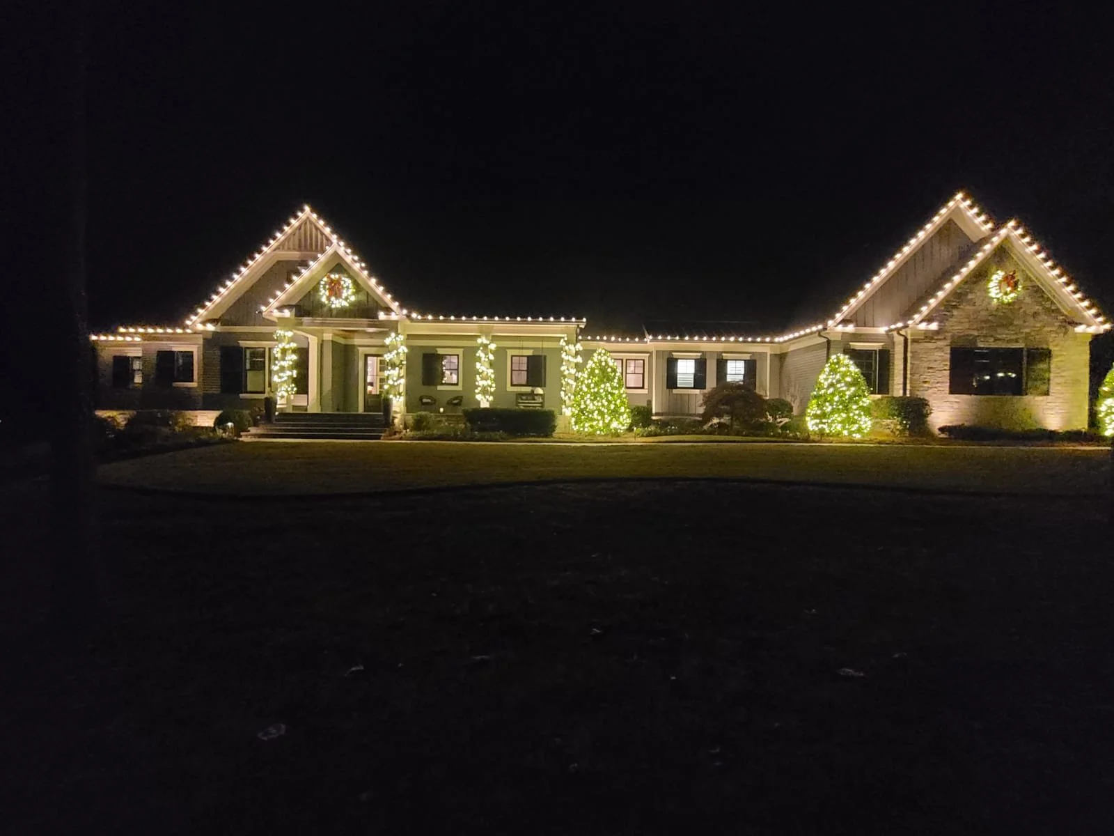 Flawless residential holiday lighting setup with non-damaging clips in Eatonton, GA.