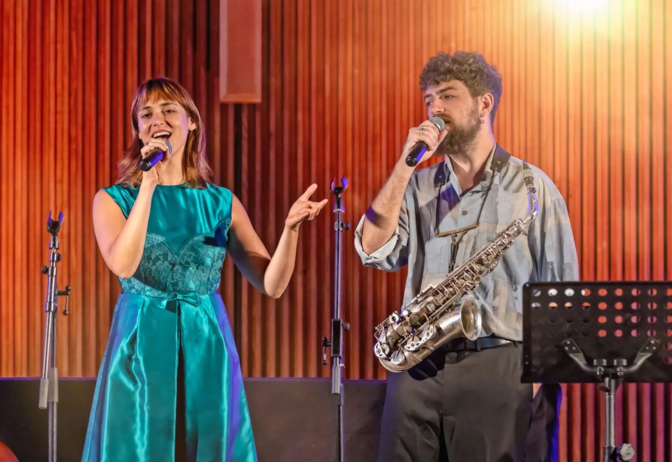 Lucie Guillem au chant et Tom Naouri au chant et saxophone.