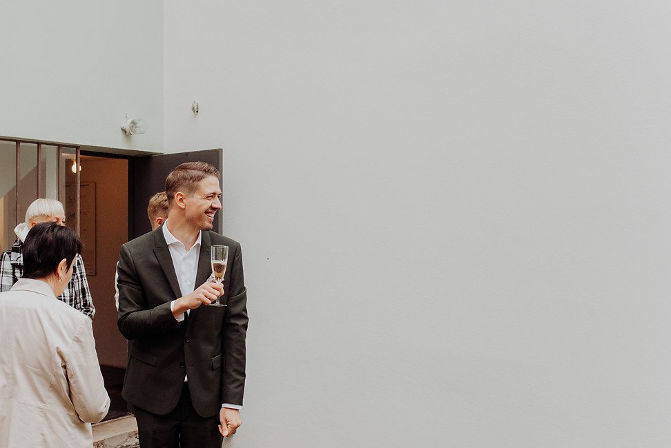 weissenhofmuseum-hochzeit-hochzeitsfotograf-stuttgart-standesamt-nieke-ross_ (33).jpg