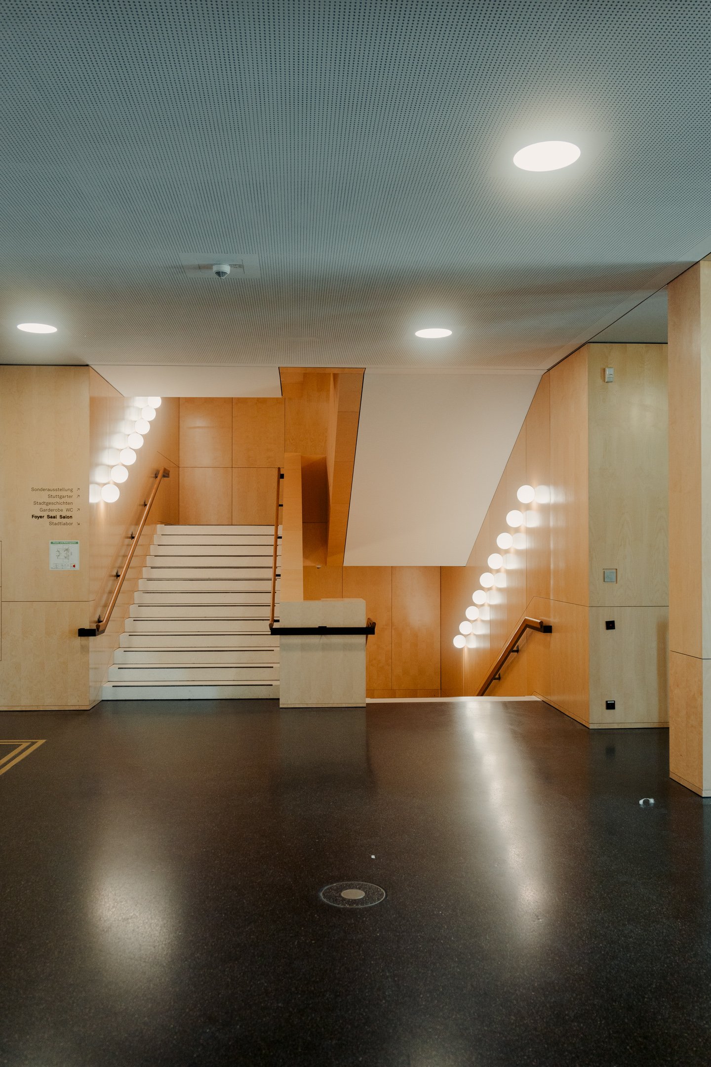stadtpalais-red-cave-vintage-connection_stuttgart-hochzeits-fotograf_075.jpg