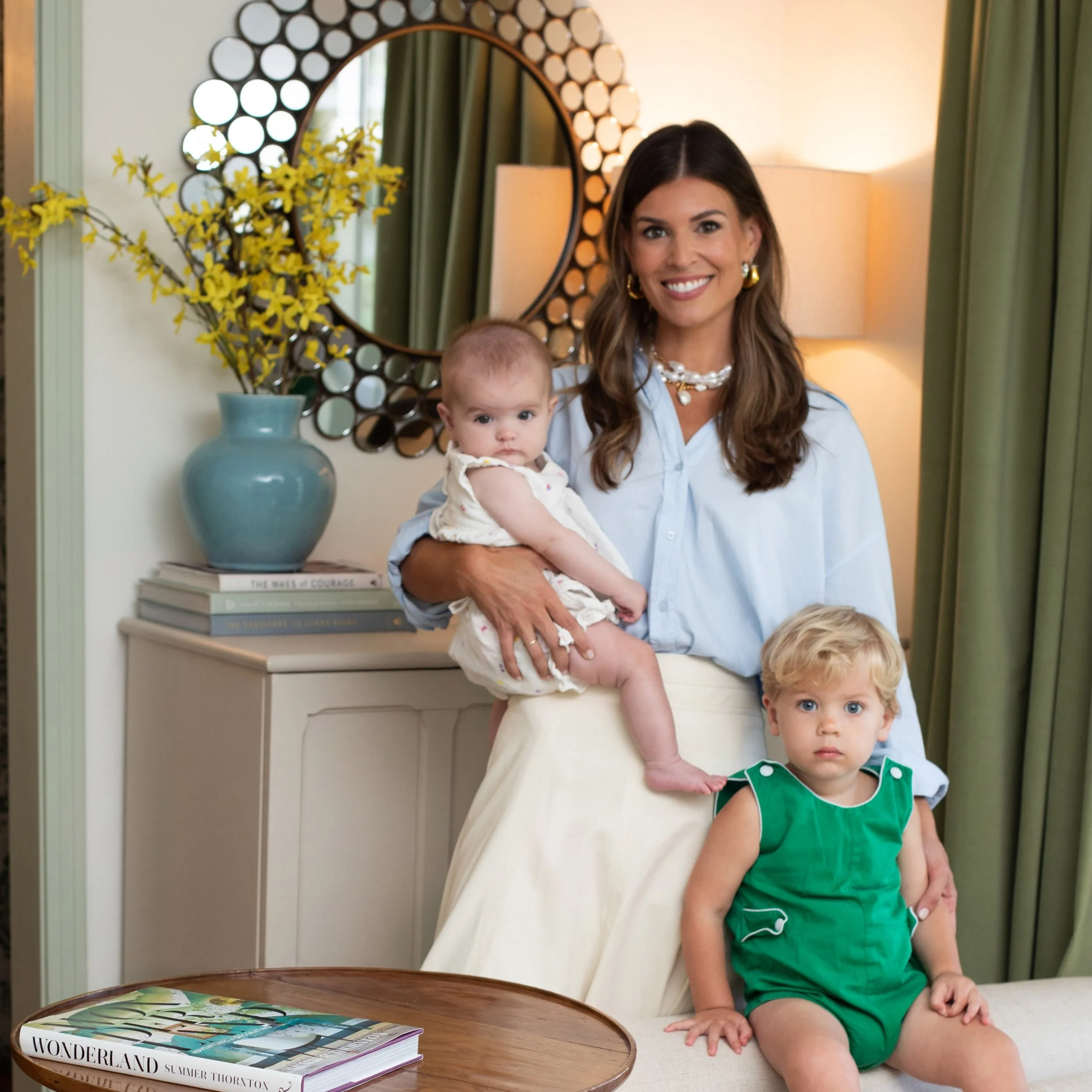 👋🏼 Hi, I&rsquo;m Laura.

Welcome to my little corner of the internet. I&rsquo;ll be sharing my love for interior design, beautiful spaces, the inspiration behind them, and the journey along the way.

I believe our homes should tell our stories and 