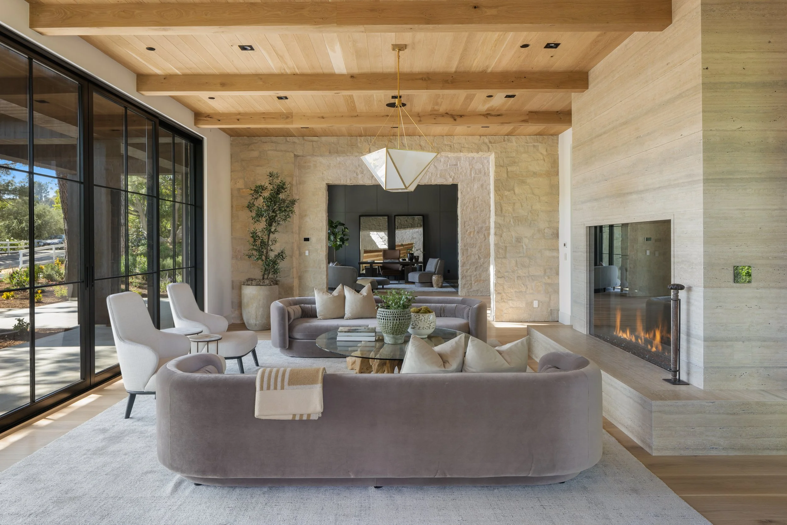Hidden Hills, CA
15,110 sq ft - 7 Bed / 11 Bath
