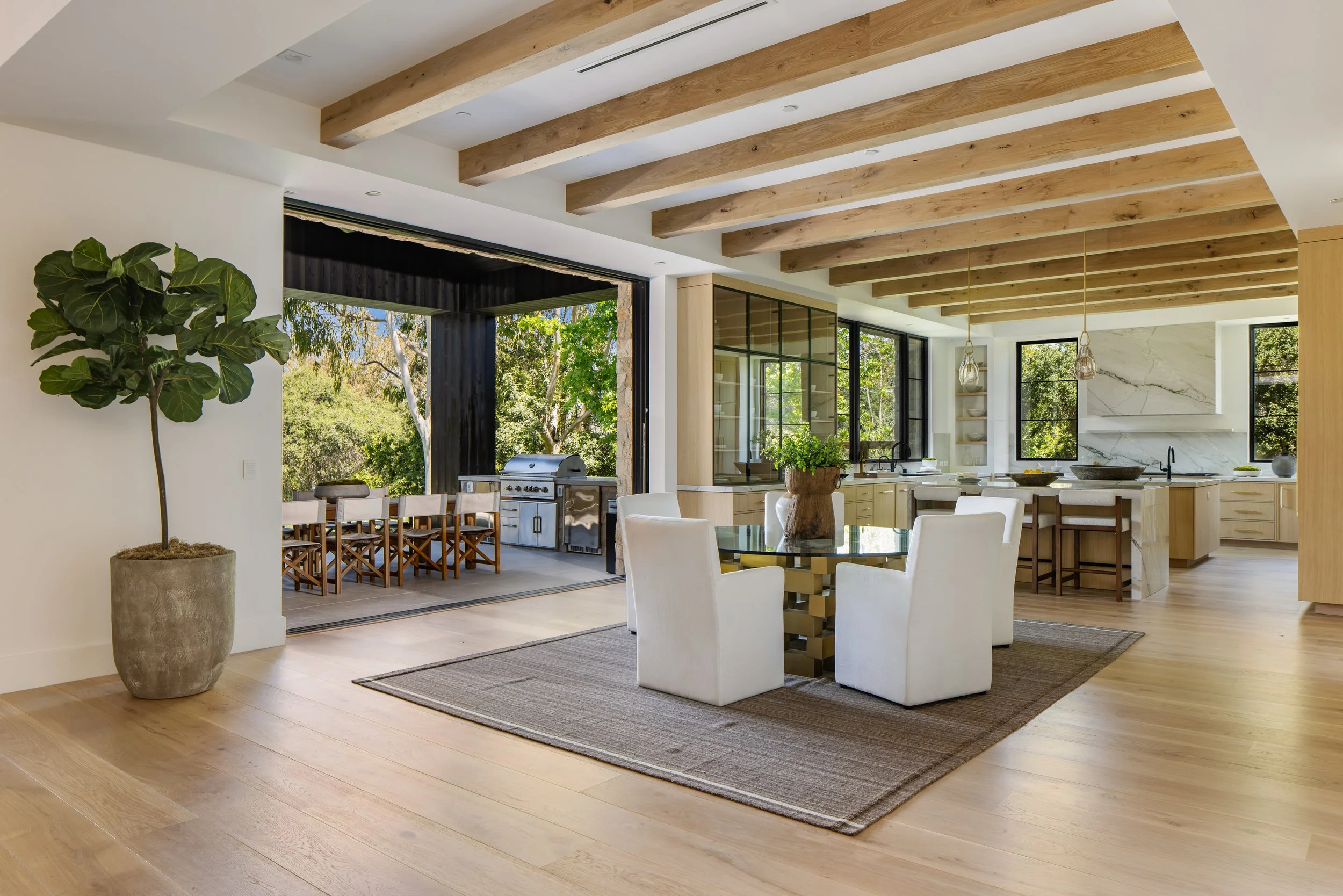 Hidden Hills, CA
15,110 sq ft - 7 Bed / 11 Bath