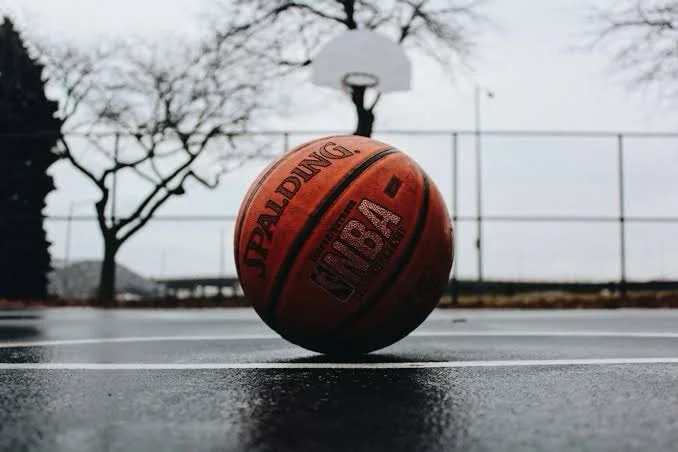 🏀 Summer Open Gyms are here! ☀️

Our outdoor open gyms start this week! Come stay active, build your skills, and get ready for travel team tryouts this fall.

Open to all LS youth players interested in our travel basketball program.

✨ What to expec
