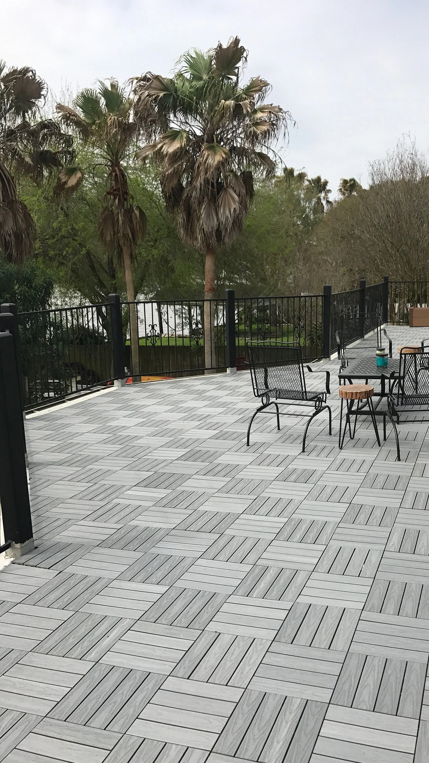 SilverGray-NewTechWood_UltraShield_Deck_Tile_91.jpg