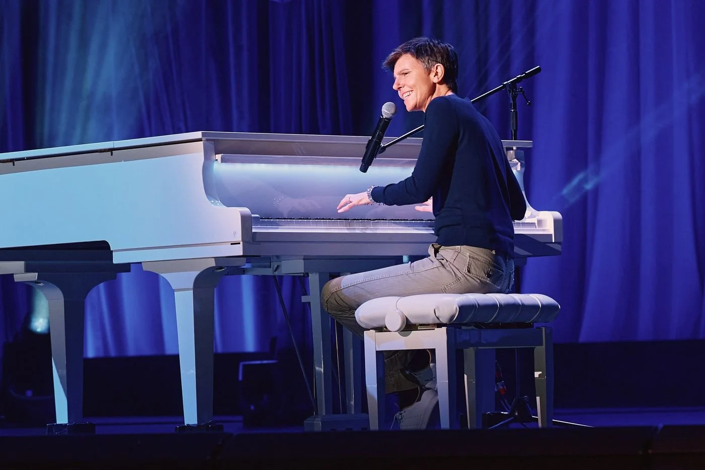 TigNotaro-Hello3.jpg