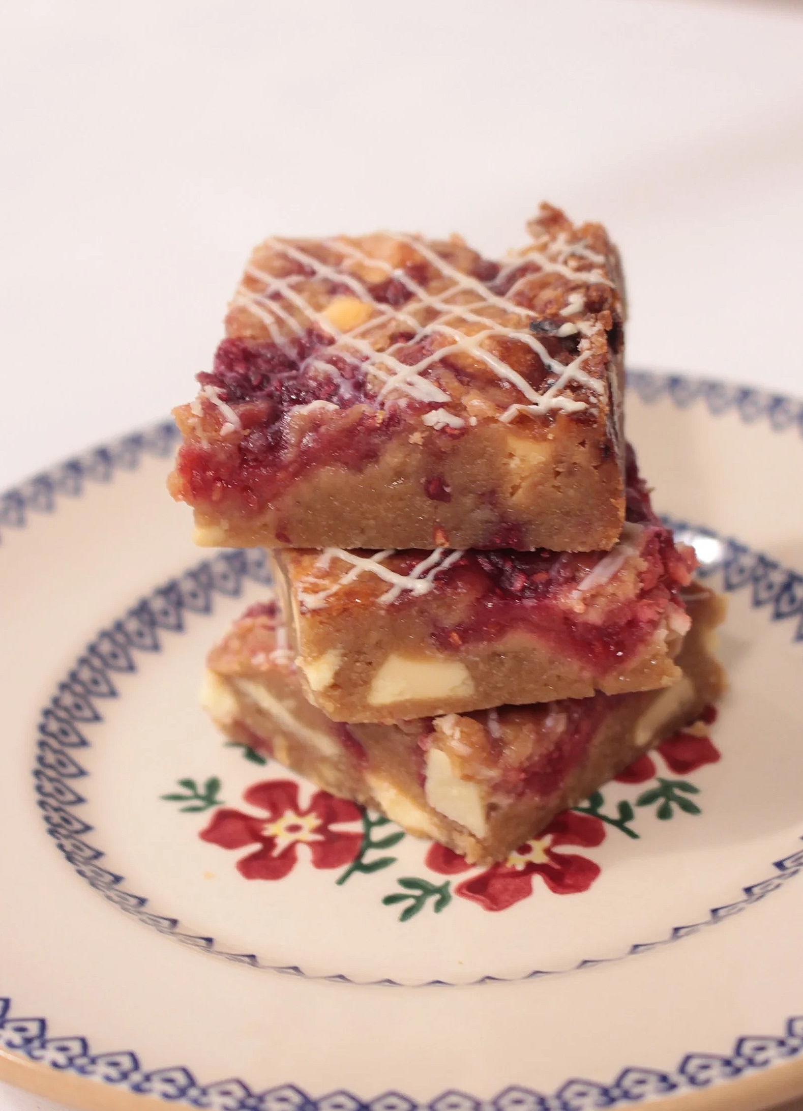 Raspberry and White Chocolate Deluxe Blondie Box