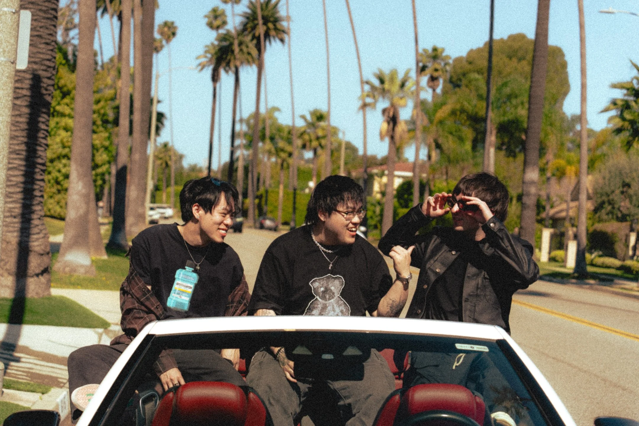 'next2u' MV