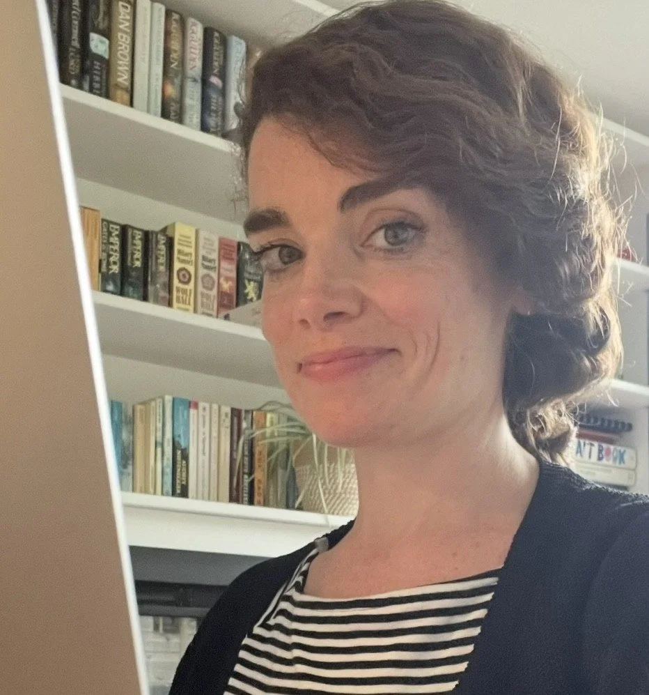 Sinead Carroll at Eyebrow Communication provides 1-1 vocal coaching online and in person.