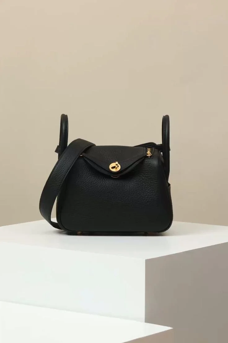 Hermès Mini Lindy Black Clemence Gold Hardware