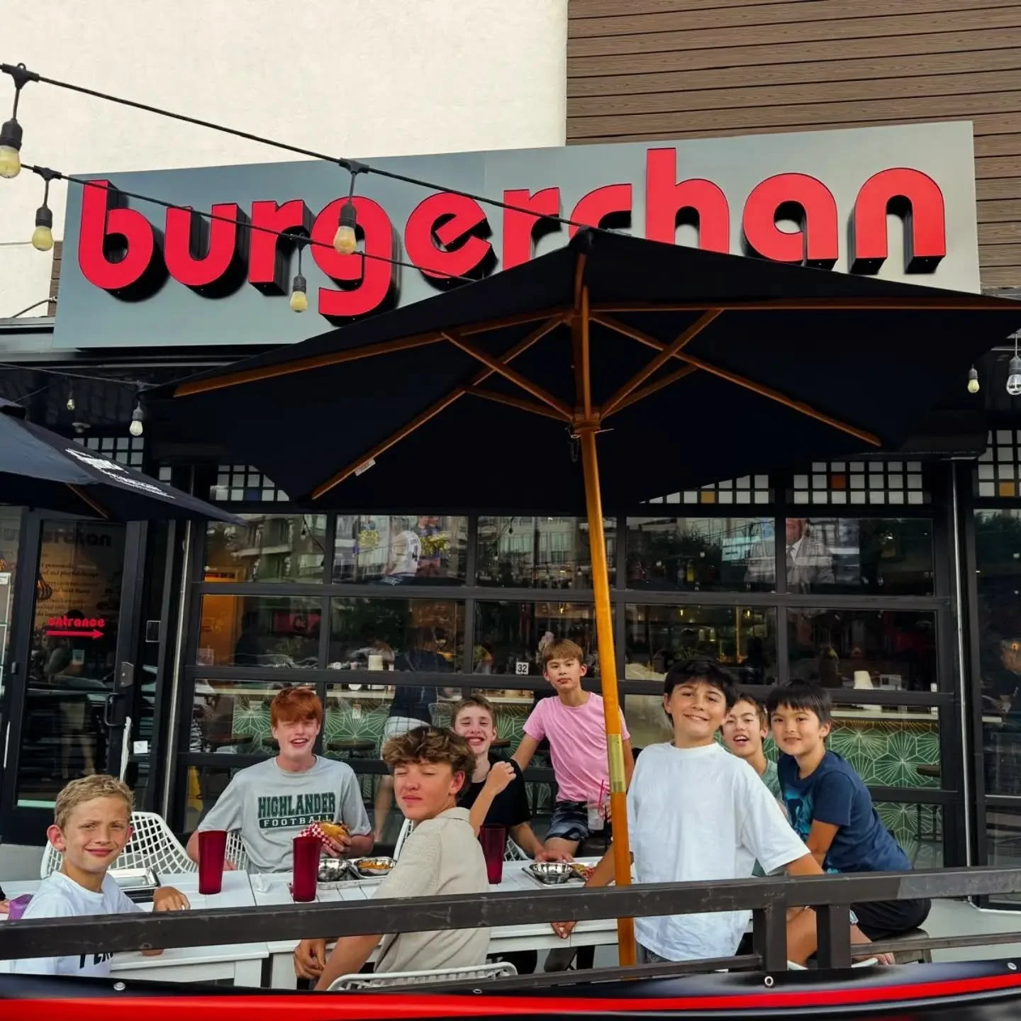 🍔 Your Burger. Their Treat. 🍔

Sundays are for the whole crew at burgerchan!

Purchase any adult entr&eacute;e and receive one free kids&rsquo; meal for your little burger buddy. 

Because family Sundays should come with great burgers&mdash;and one