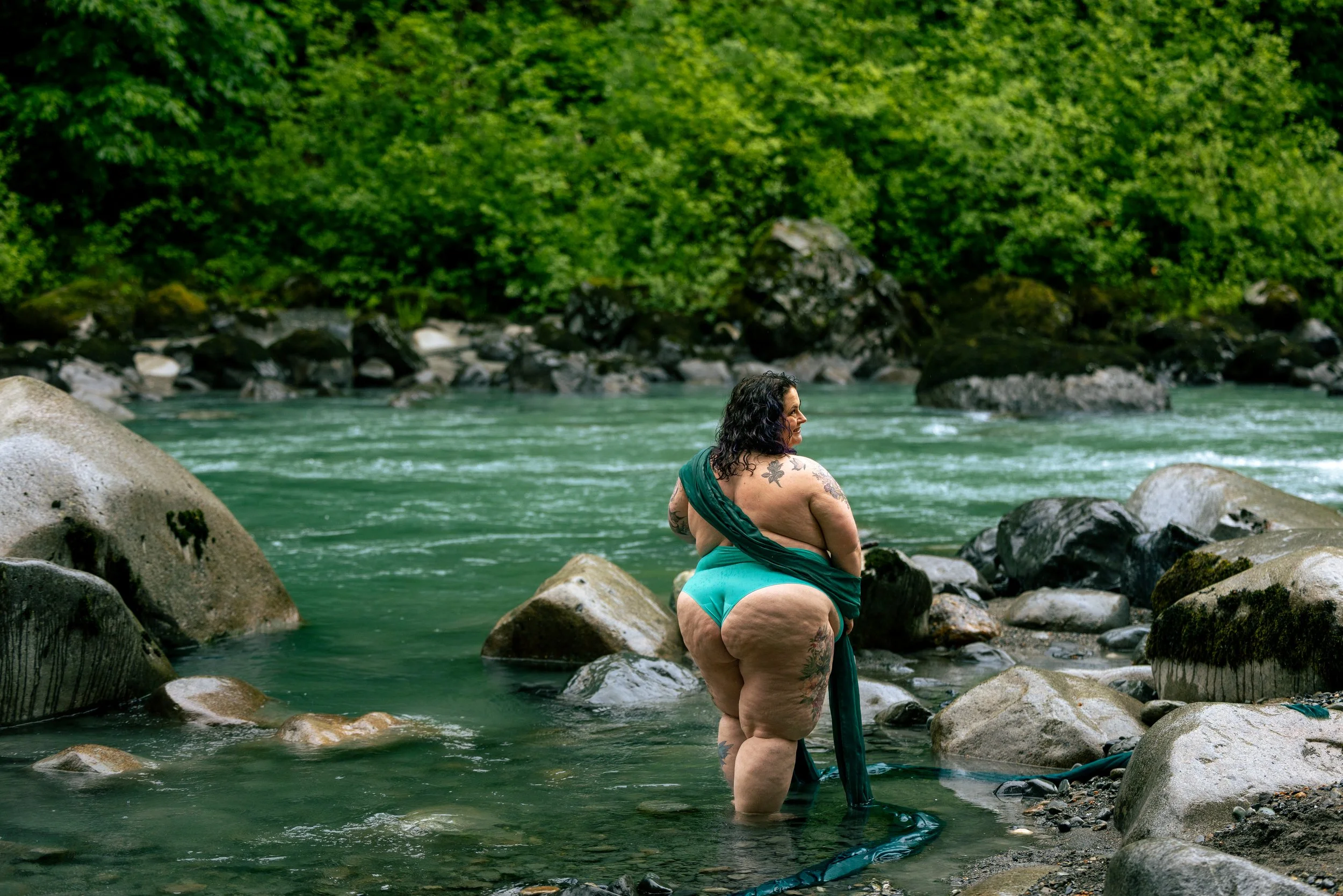 Laura-Brooks-Art-Plus-Size-Water-Outdoor-Boudoir-Seattle.jpg