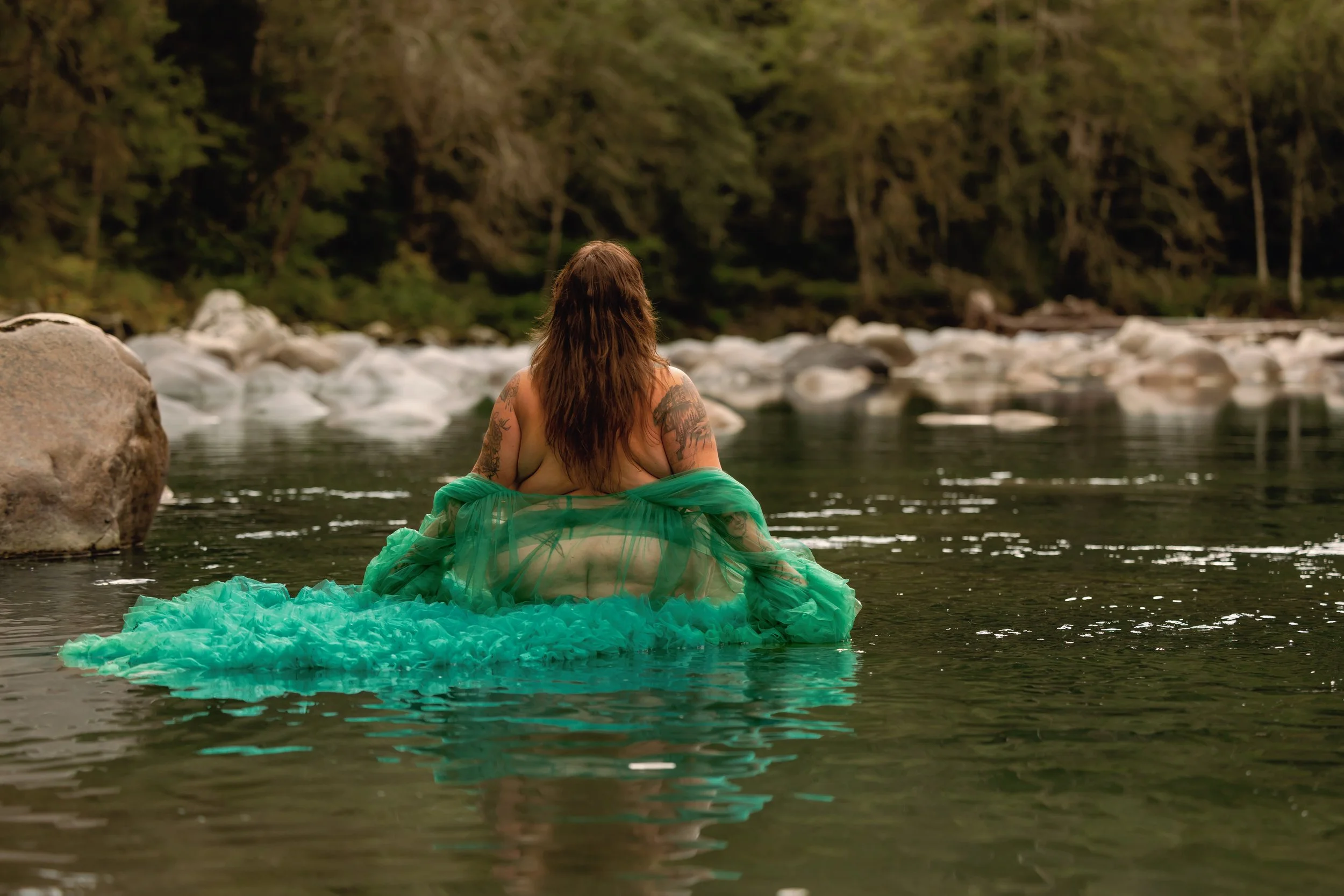 Laura-Brooks-Art-Plus-Size-Outdoor-Boudoir-Granite-Falls.jpg