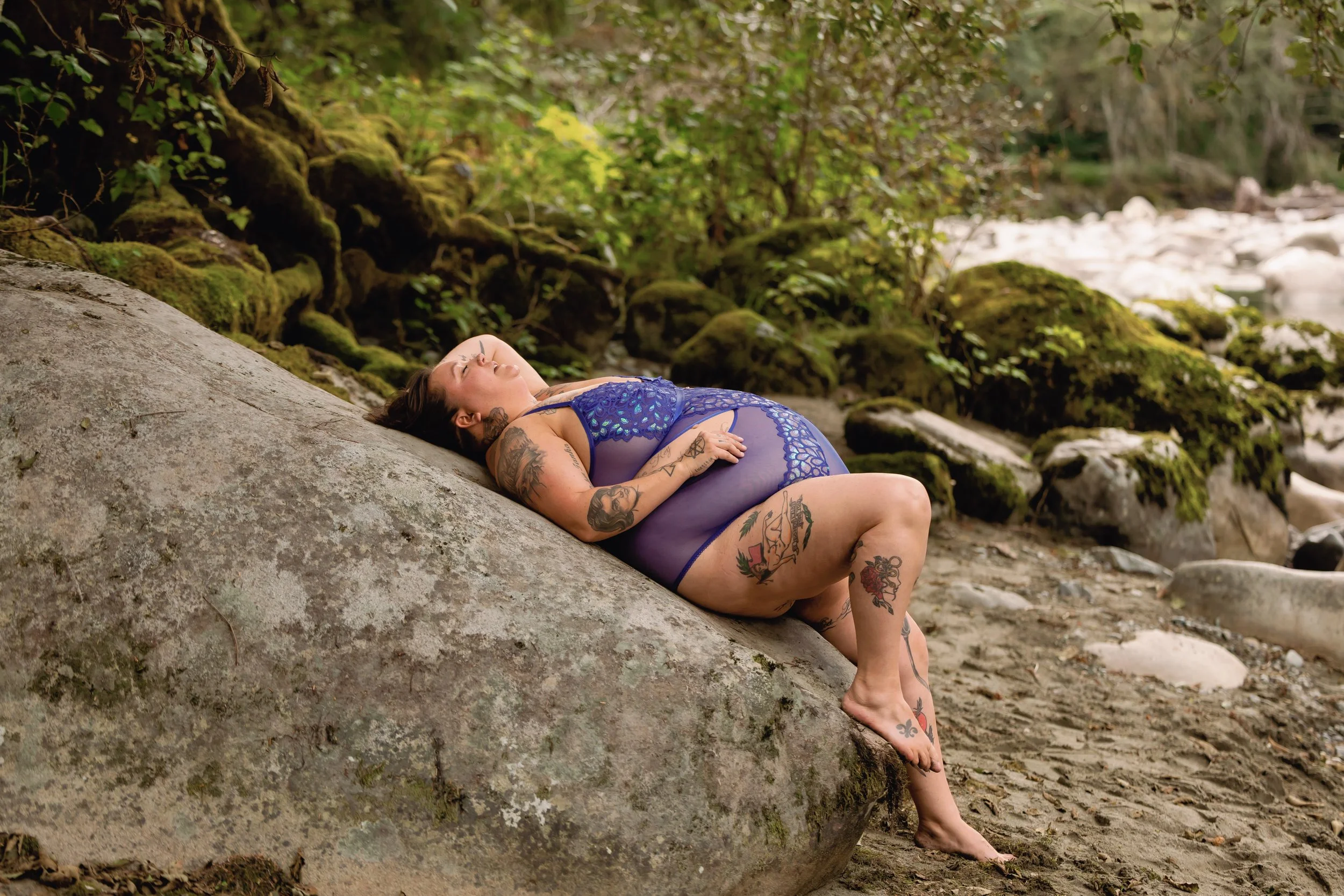 Laura-Brooks-Art-Plus-Size-Outdoor-Boudoir-Granite-Falls.jpg