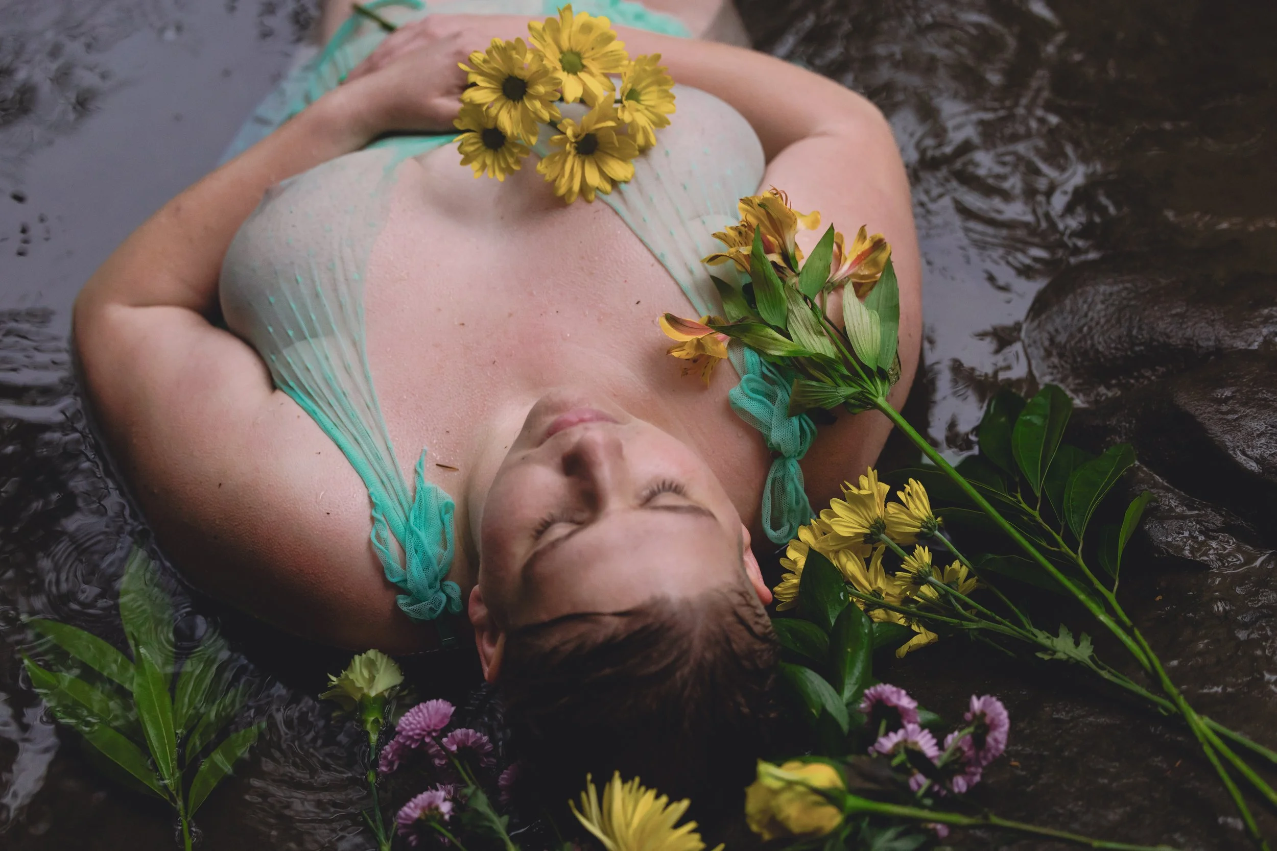 Laura-Brooks-Art-Water-Outdoor-Boudoir-Photography-Seattle.jpg