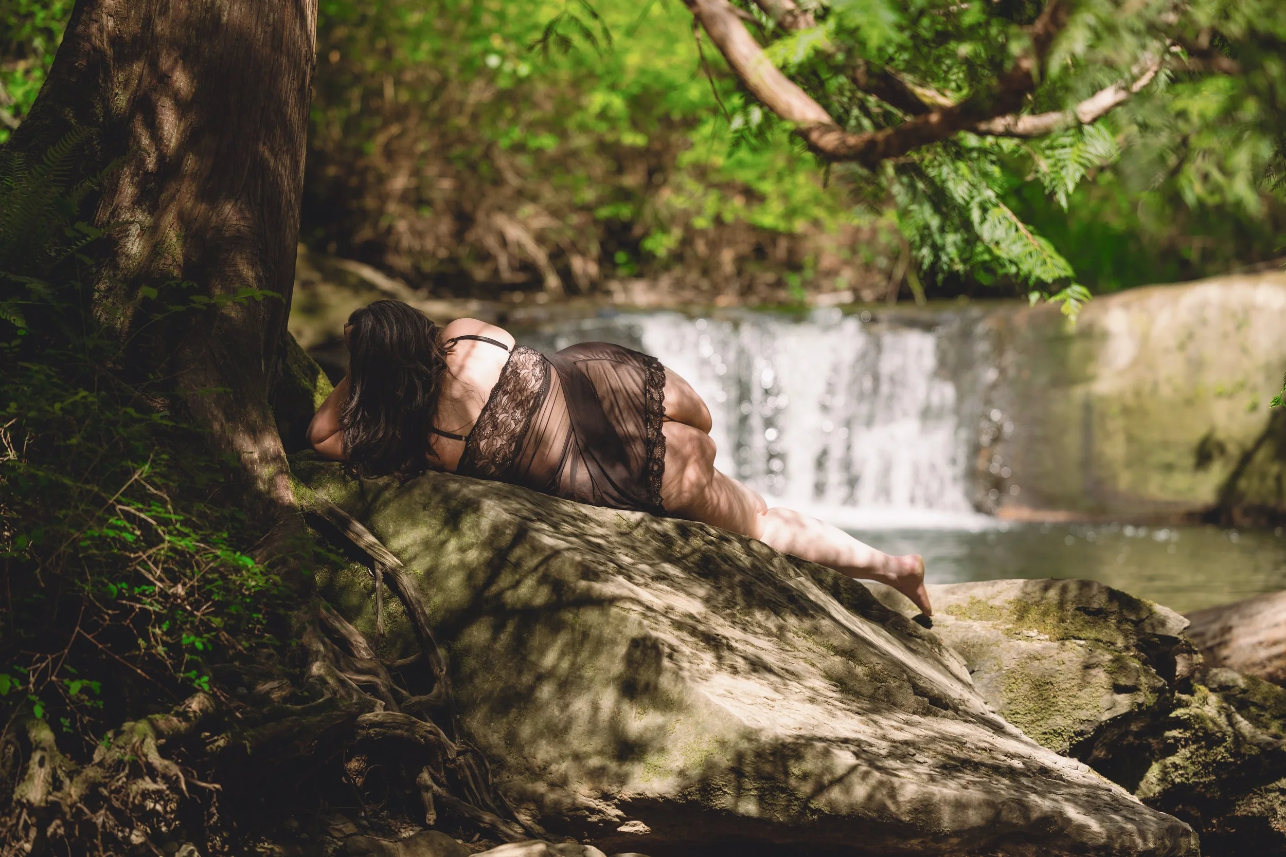 Laura-Brooks-Art-Water-Outdoor-Boudoir-Photography-Bellingham.jpg