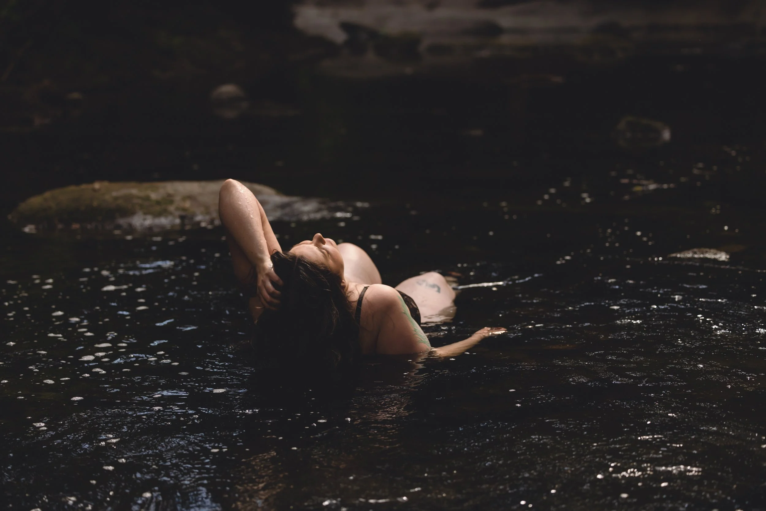 Laura-Brooks-Art-Water-Outdoor-Boudoir-Photography-Bellingham.jpg