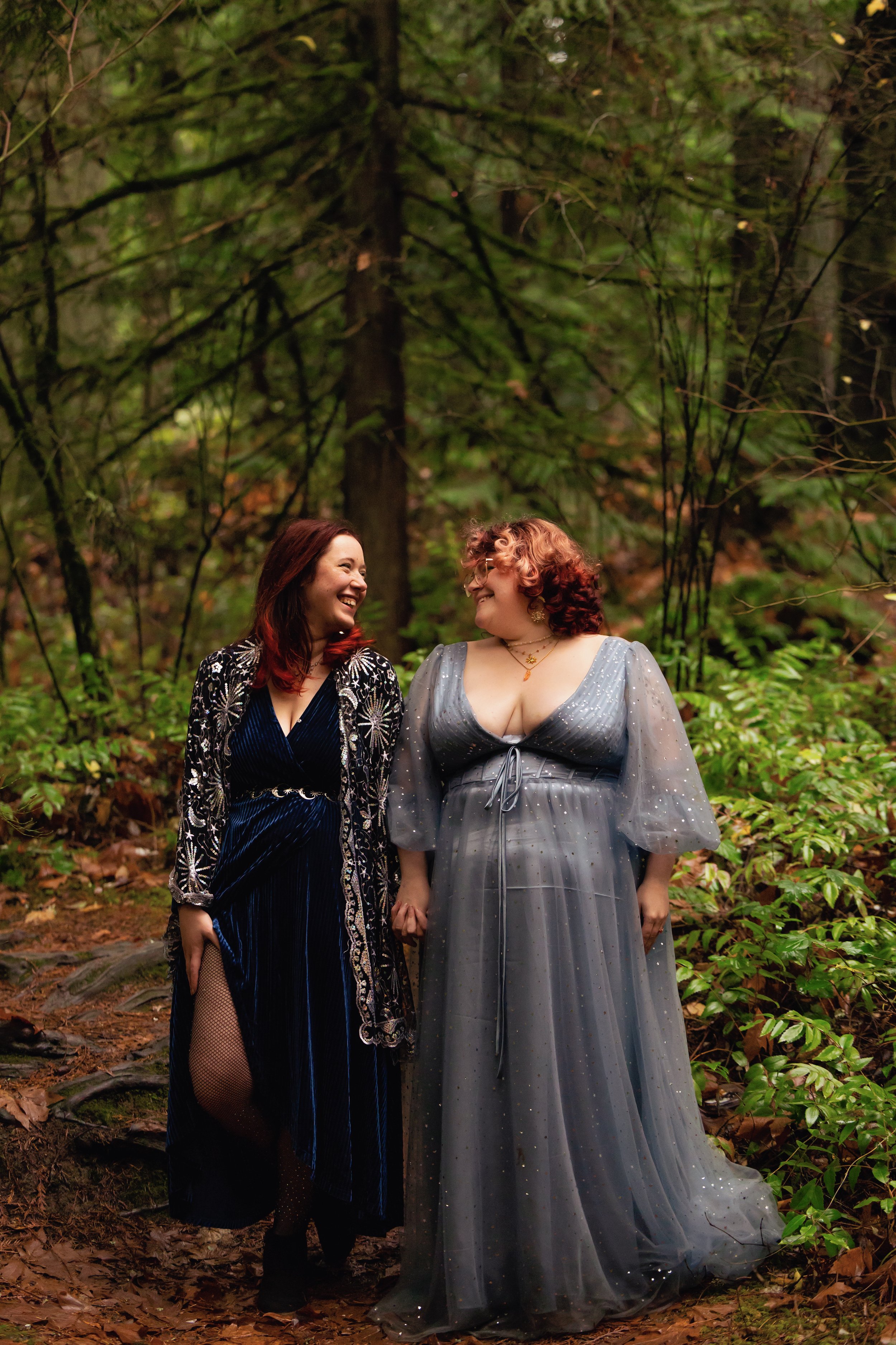 Laura-Brooks-Art-Plus-Size-Queer-Outdoor-Family-Portraits-Engagement-Bellingham.jpg
