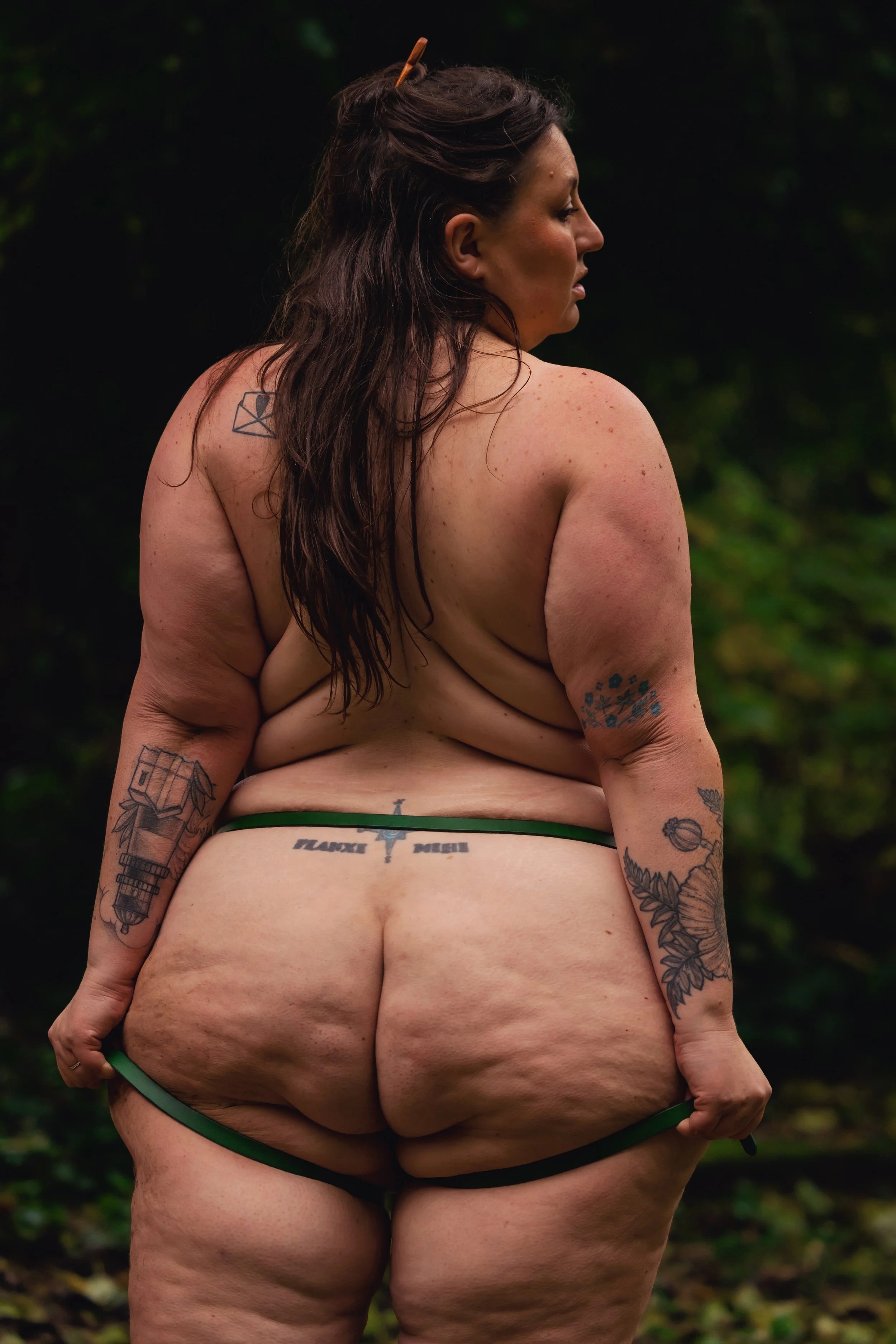Laura-Brooks-Art-Plus-Size-Water-Outdoor-Boudoir-Bremerton.jpg