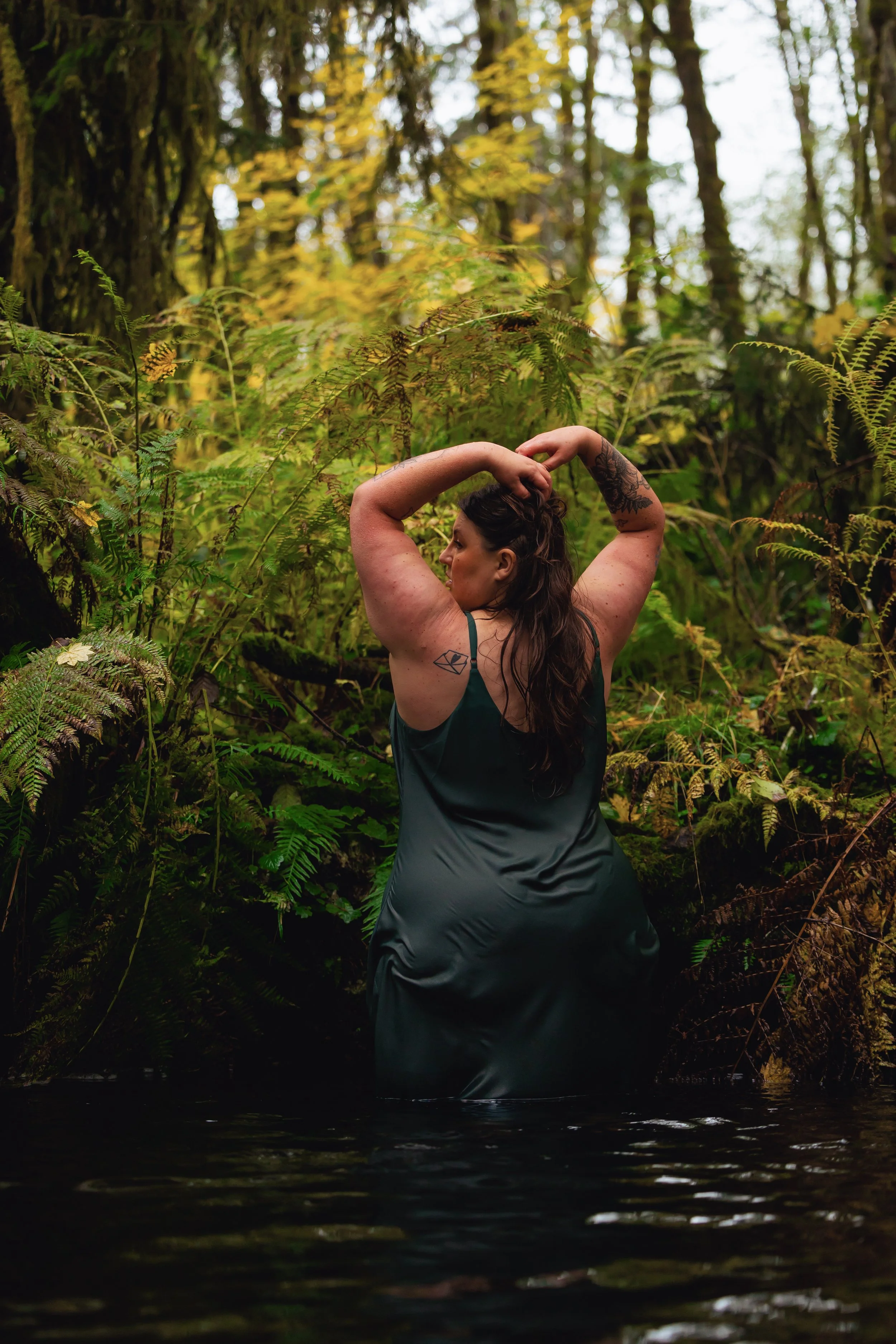 Laura-Brooks-Art-Plus-Size-Water-Outdoor-Boudoir-Bremerton.jpg