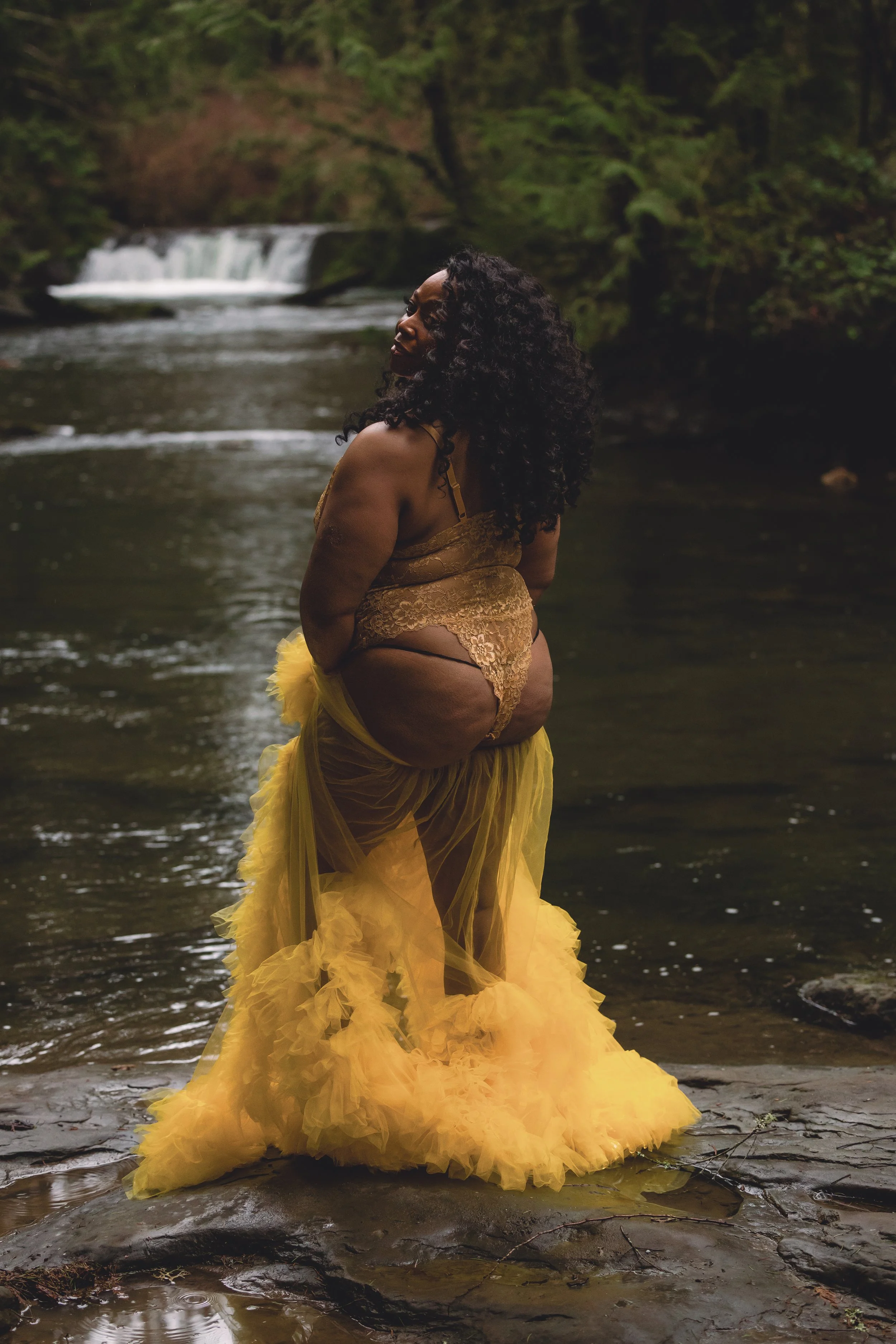 Laura-Brooks-Art-Water-Outdoor-Boudoir-Photography-Bellingham.jpg