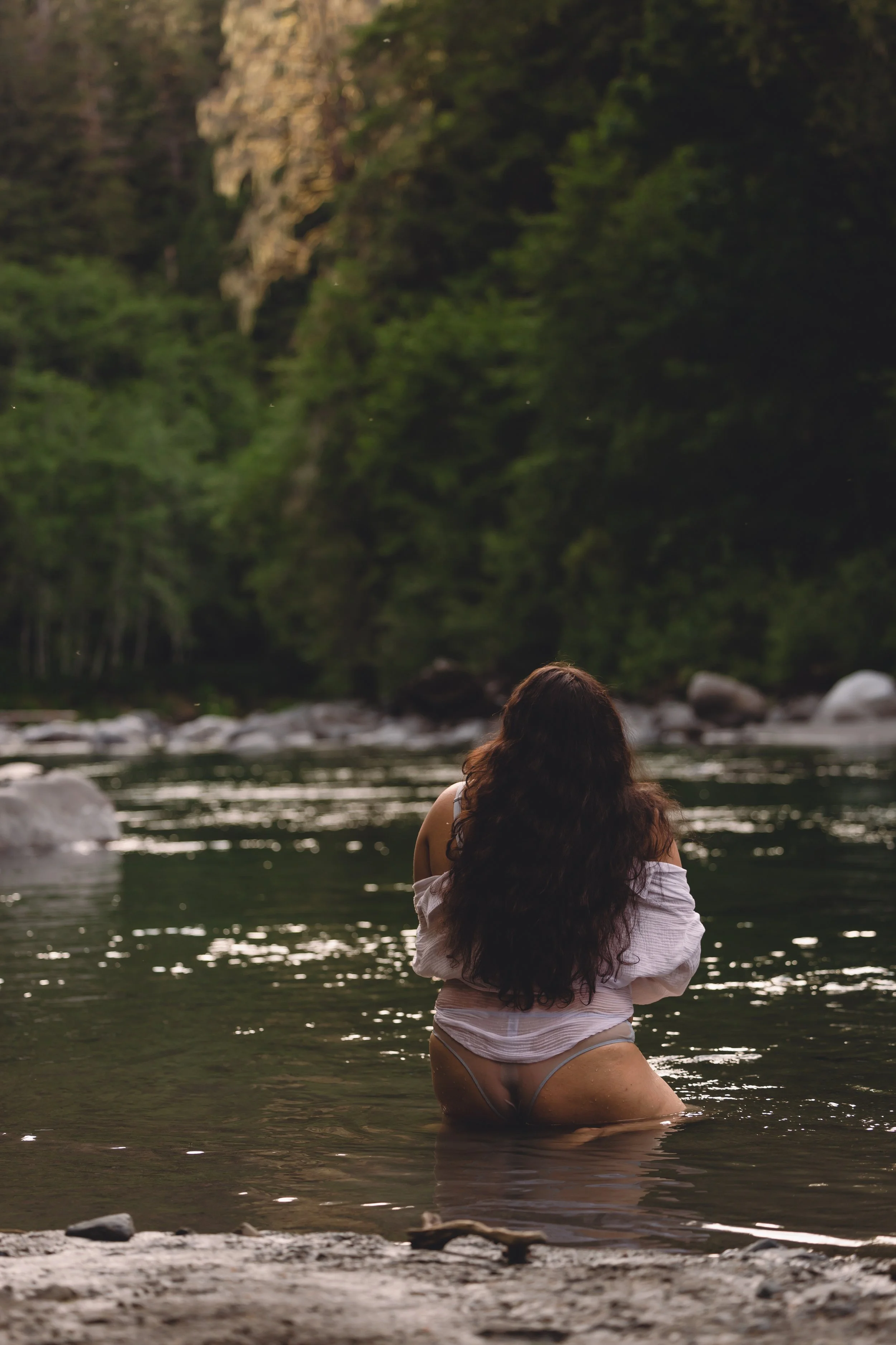 Laura-Brooks-Art-Outdoor-Water-Boudoir-Seattle.jpg