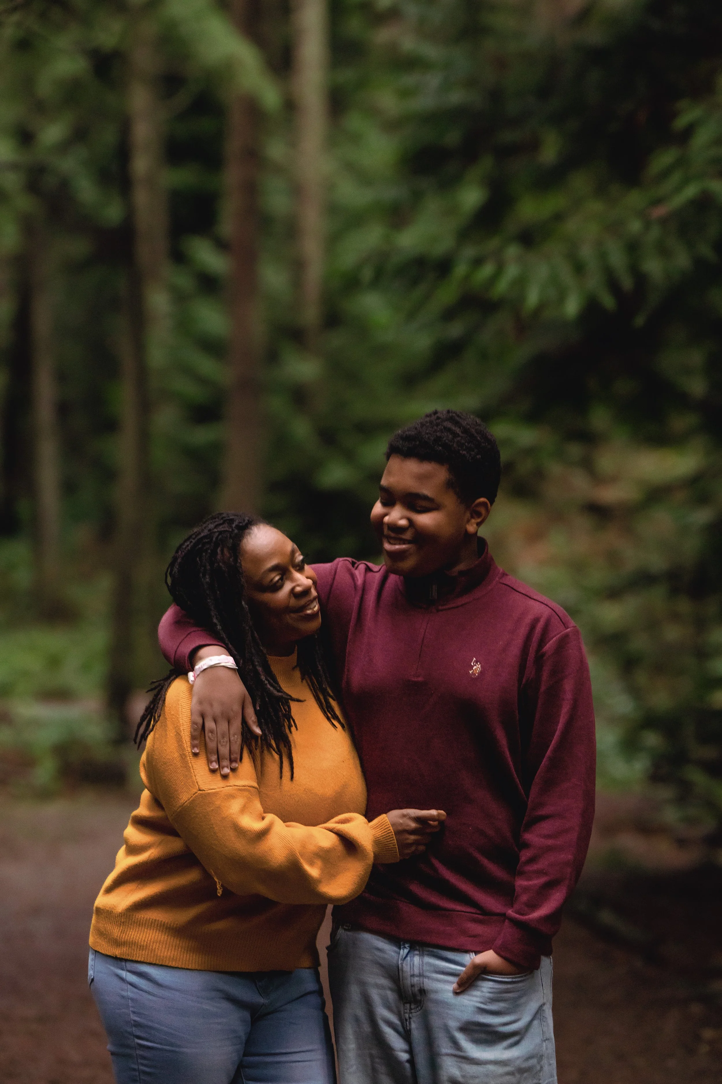 Laura-Brooks-Art-Outdoor-Family-Portraits-Seattle.JPG