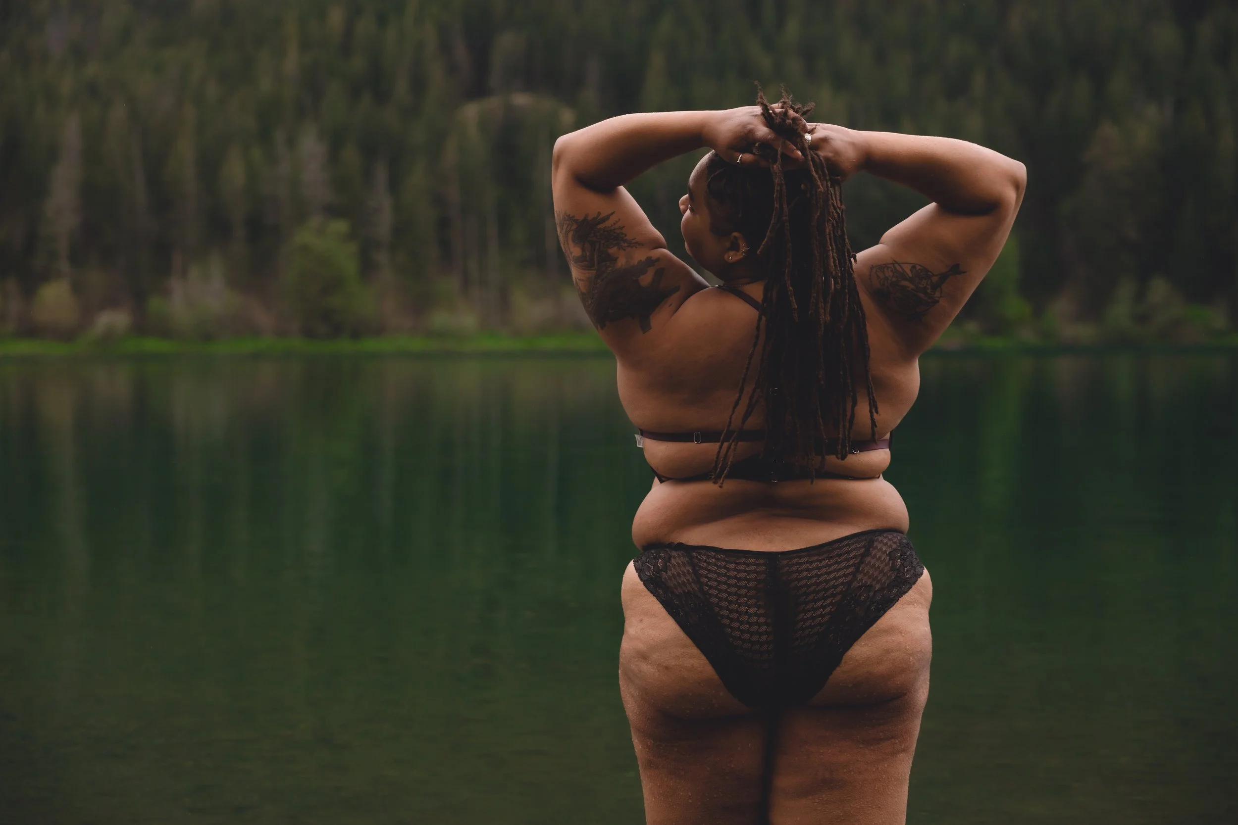 Laura-Brooks-Art-Water-Outdoor-Boudoir-Photography-Seattle.jpg