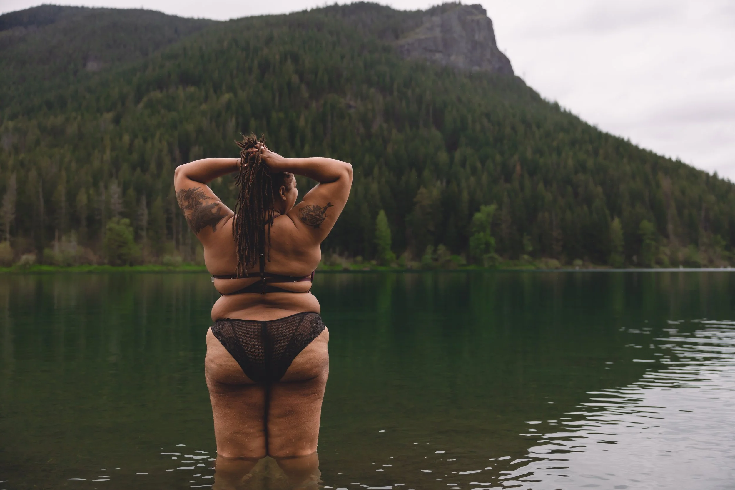 Laura-Brooks-Art-Water-Outdoor-Boudoir-Photography-Seattle.jpg
