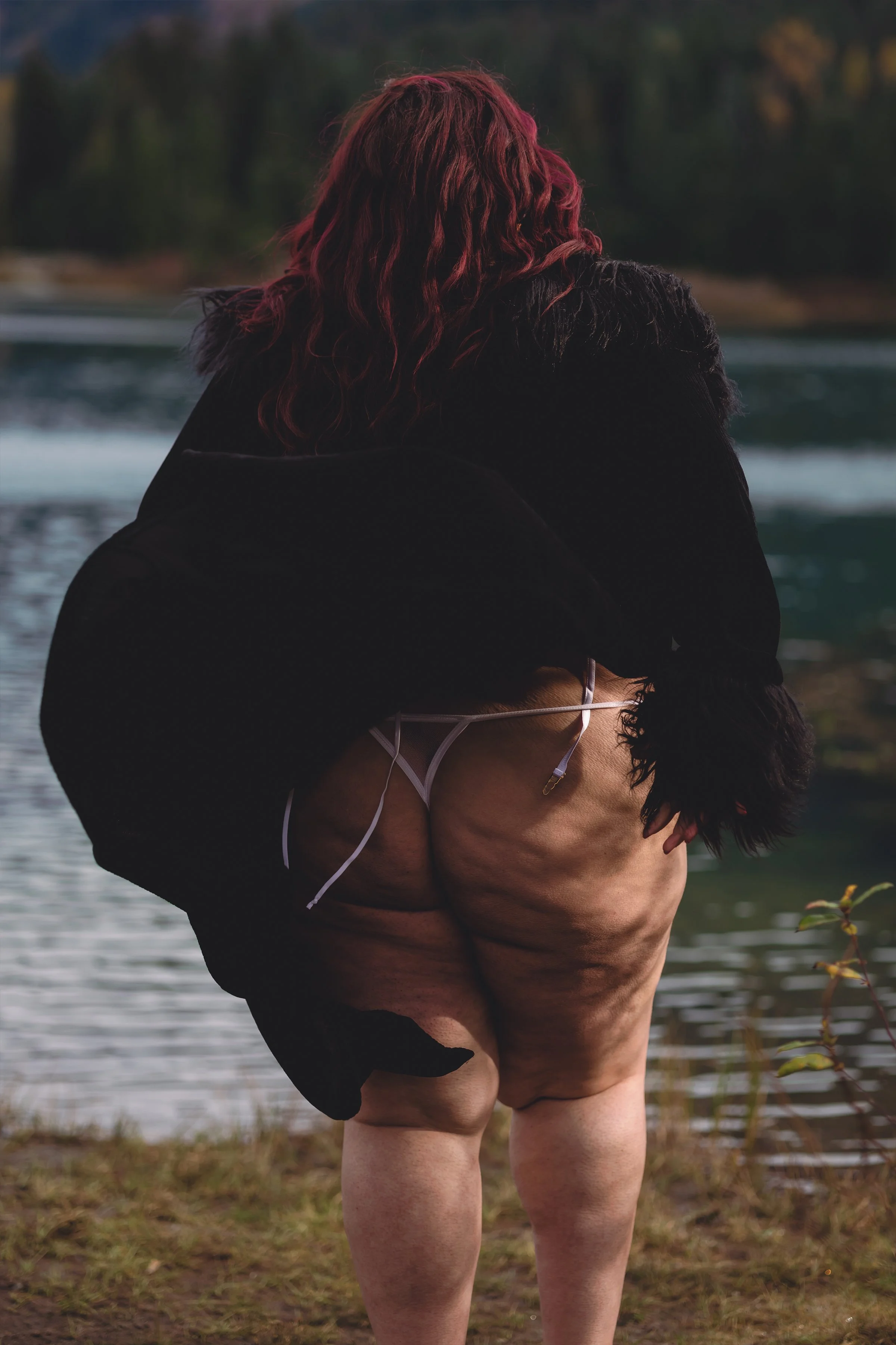 Laura-Brooks-Art-Water-Outdoor-Boudoir-Photography-Seattle.JPG