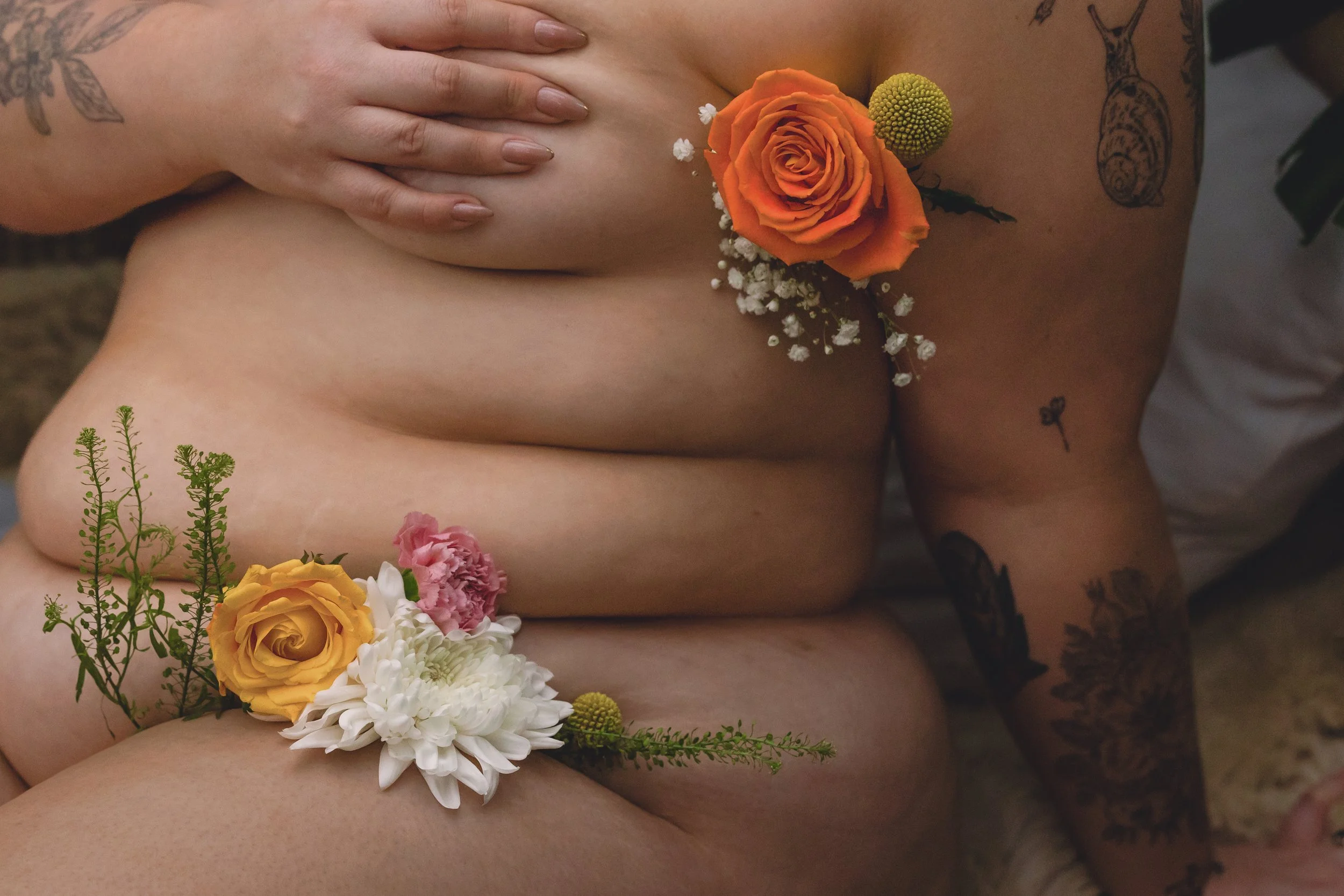 Laura-Brooks-Art-Flowers-Outdoor-Boudoir-Photography-Seattle.JPG
