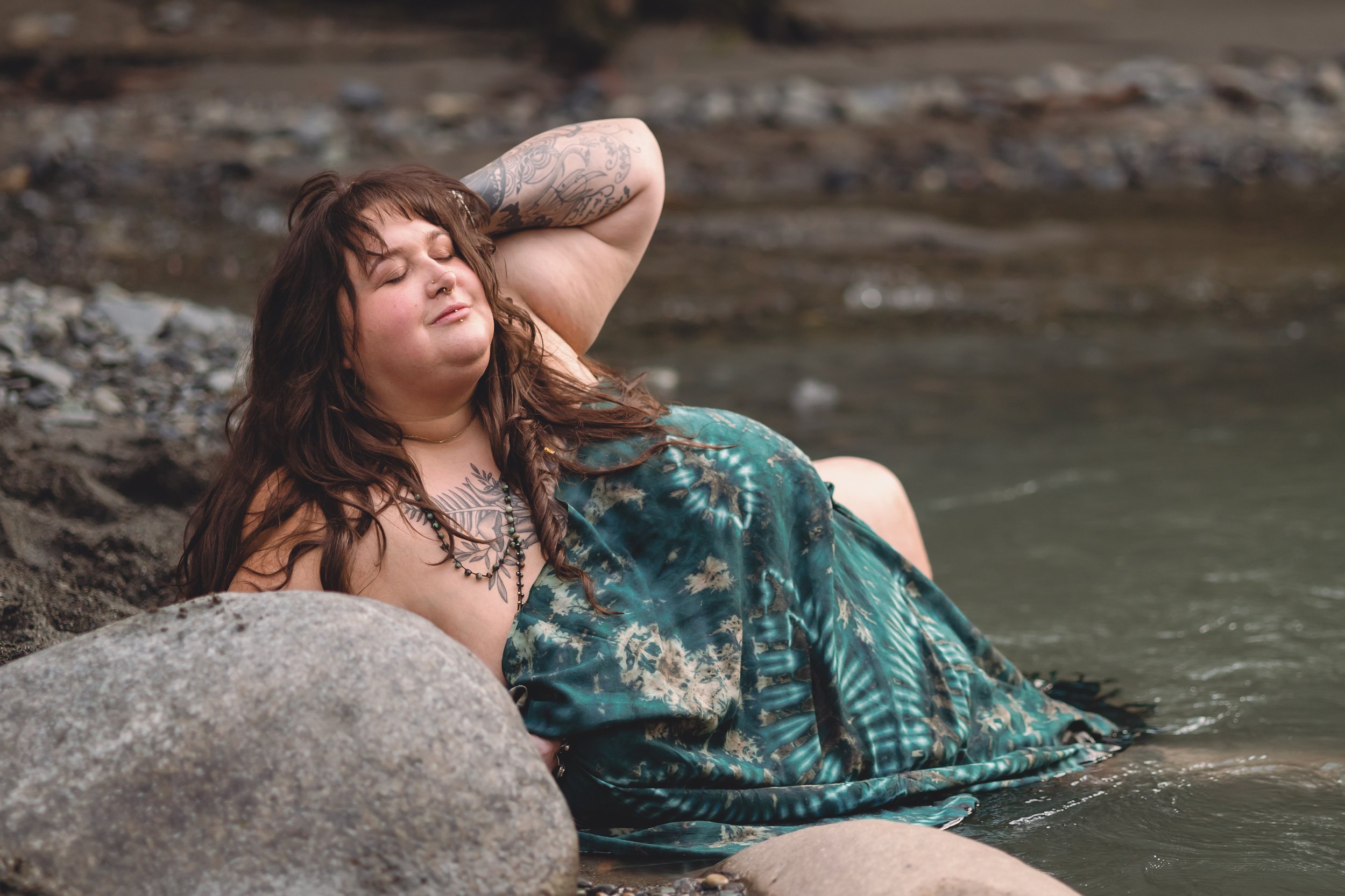 Laura-Brooks-Art-Water-Outdoor-Boudoir-Photography-Snohomish.JPG