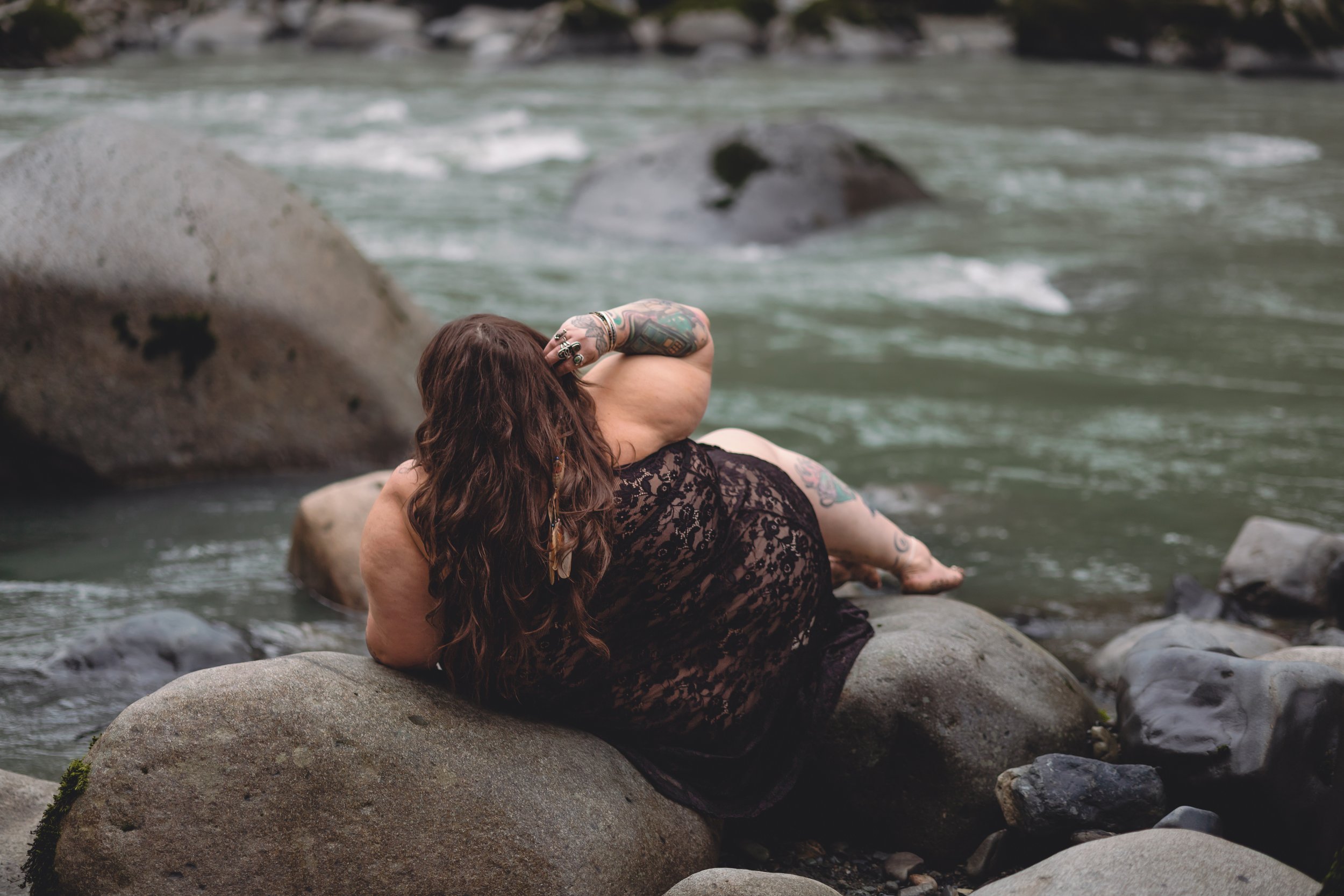 Laura-Brooks-Art-Water-Outdoor-Boudoir-Photography-Snohomish.JPG