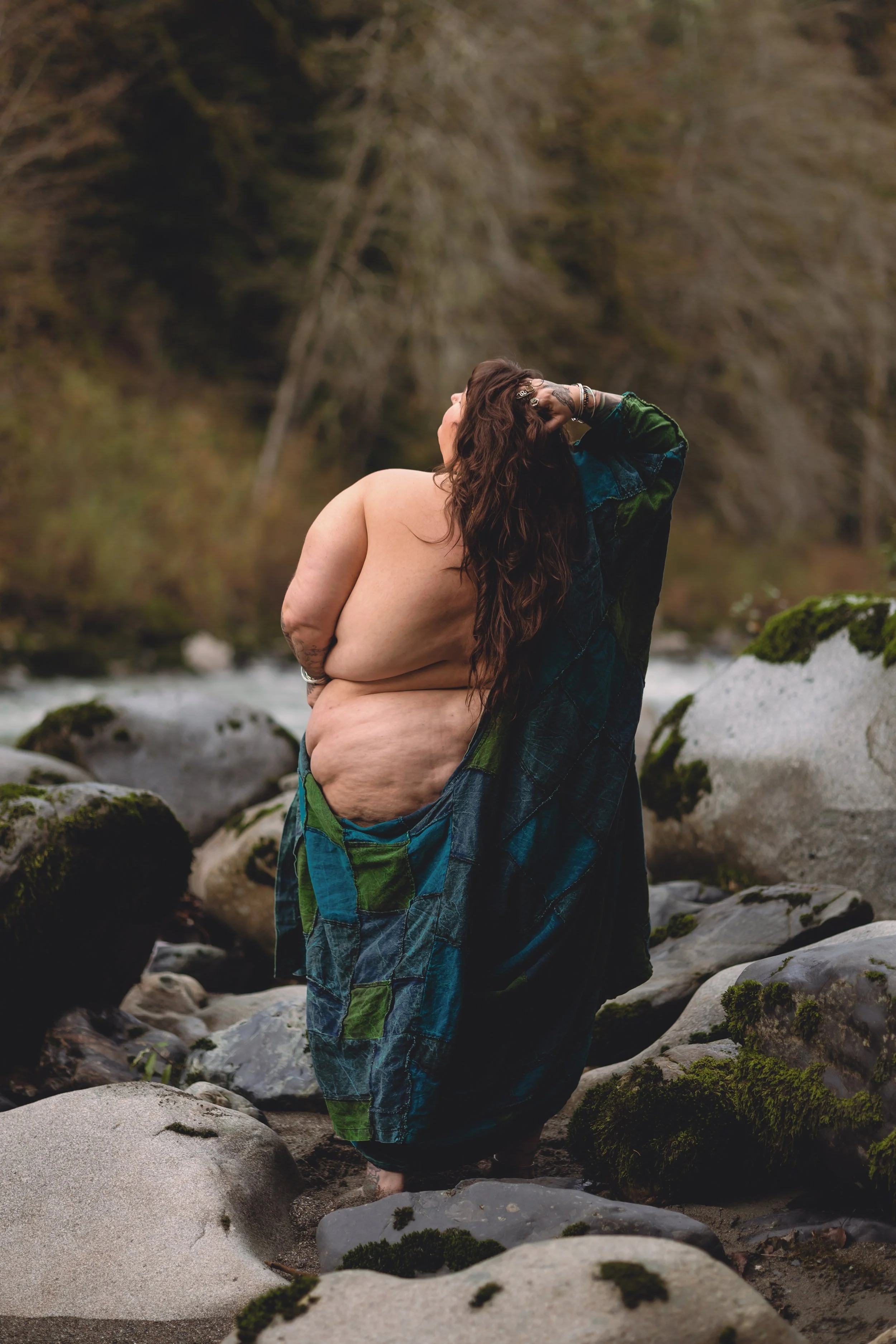 Laura-Brooks-Art-Water-Outdoor-Boudoir-Photography-Snohomish.JPG