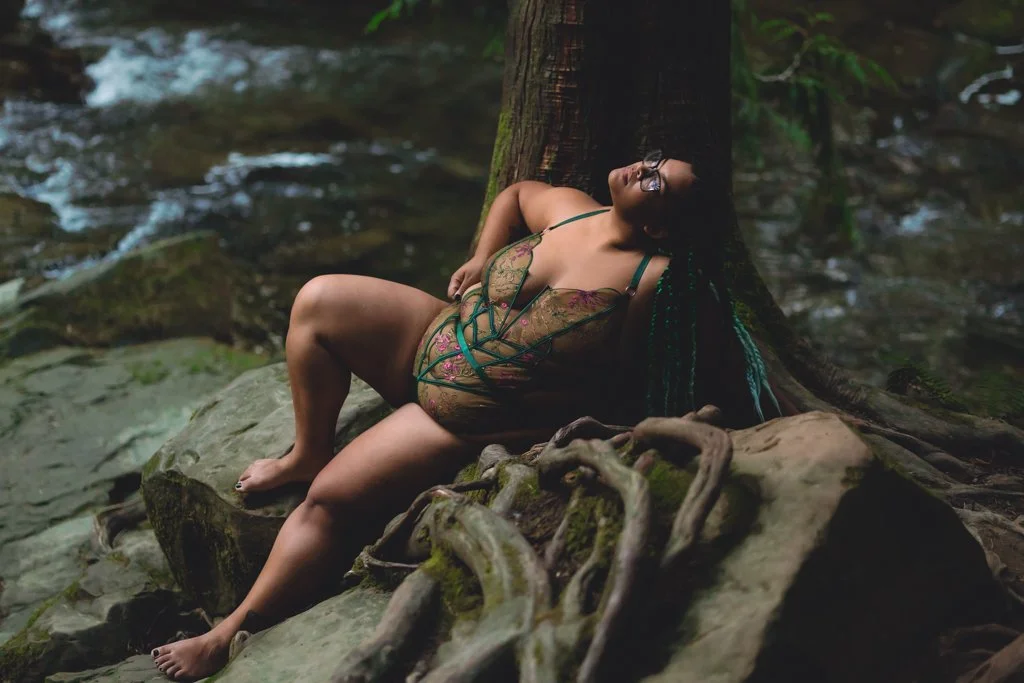 Laura-Brooks-Art-Water-Outdoor-Boudoir-Photography-Bellingham.jpg