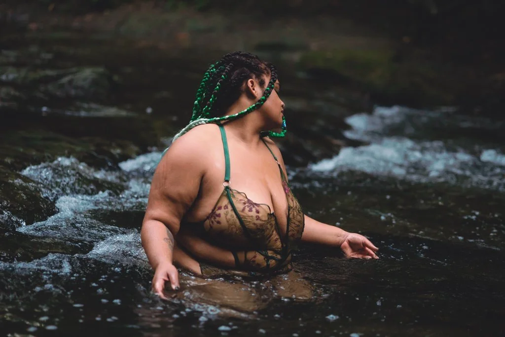Laura-Brooks-Art-Water-Outdoor-Boudoir-Photography-Bellingham.jpg