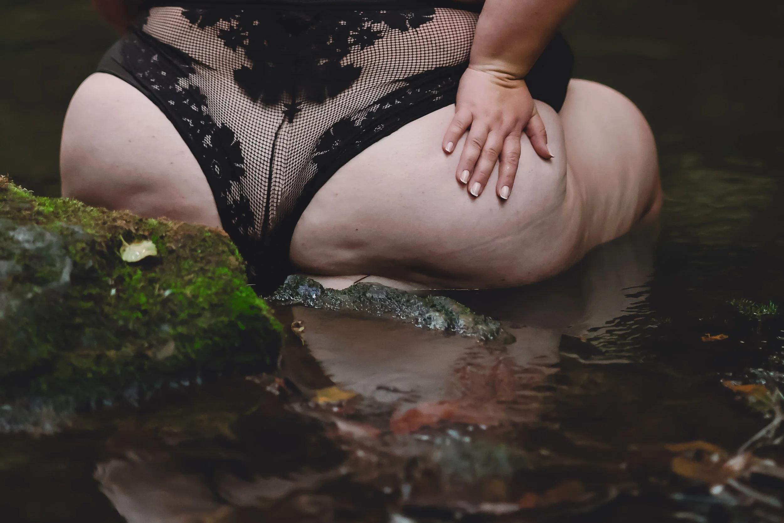 Laura-Brooks-Art-Water-Outdoor-Boudoir-Photography-Bellingham.JPG