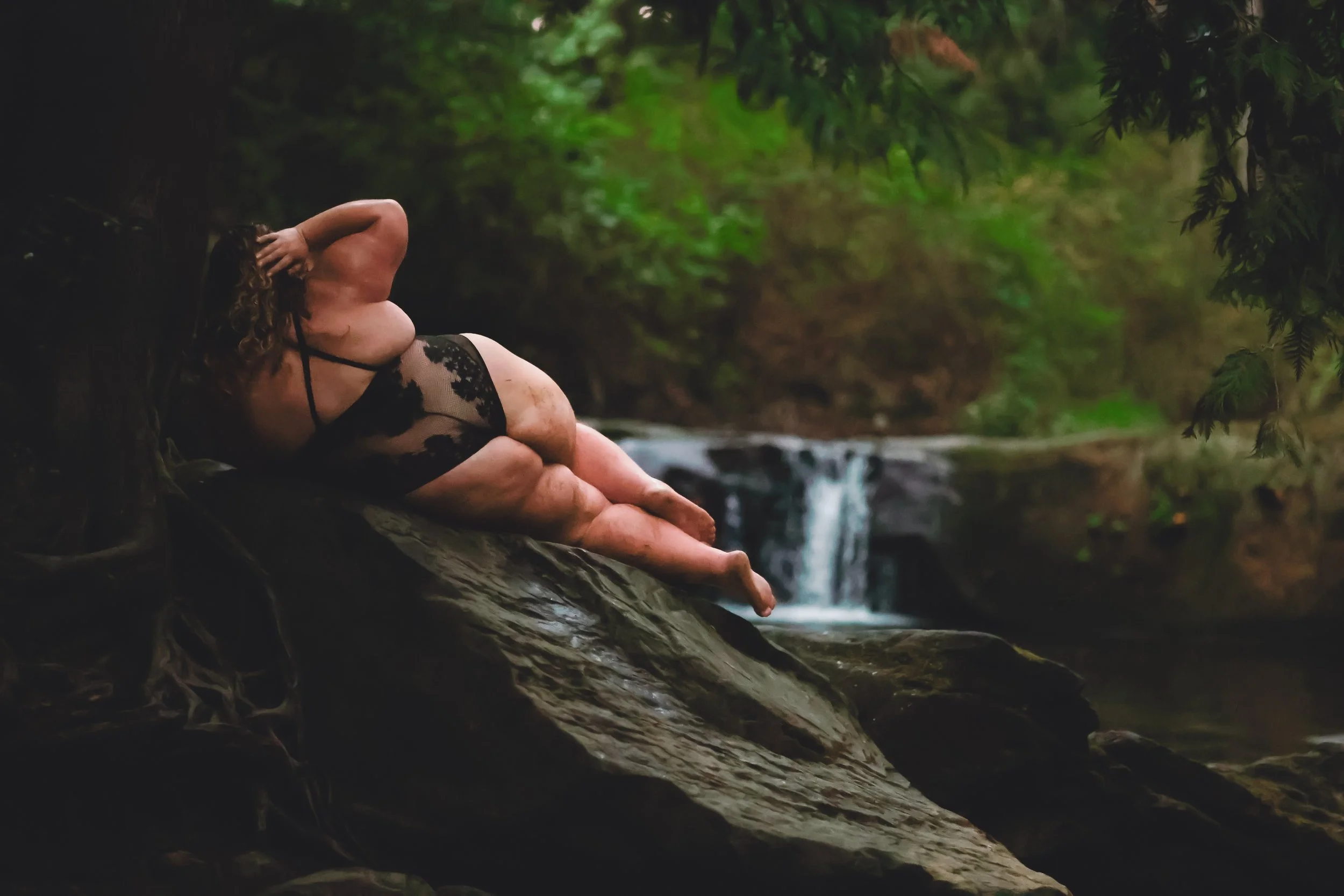 Laura-Brooks-Art-Water-Outdoor-Boudoir-Photography-Bellingham.JPG
