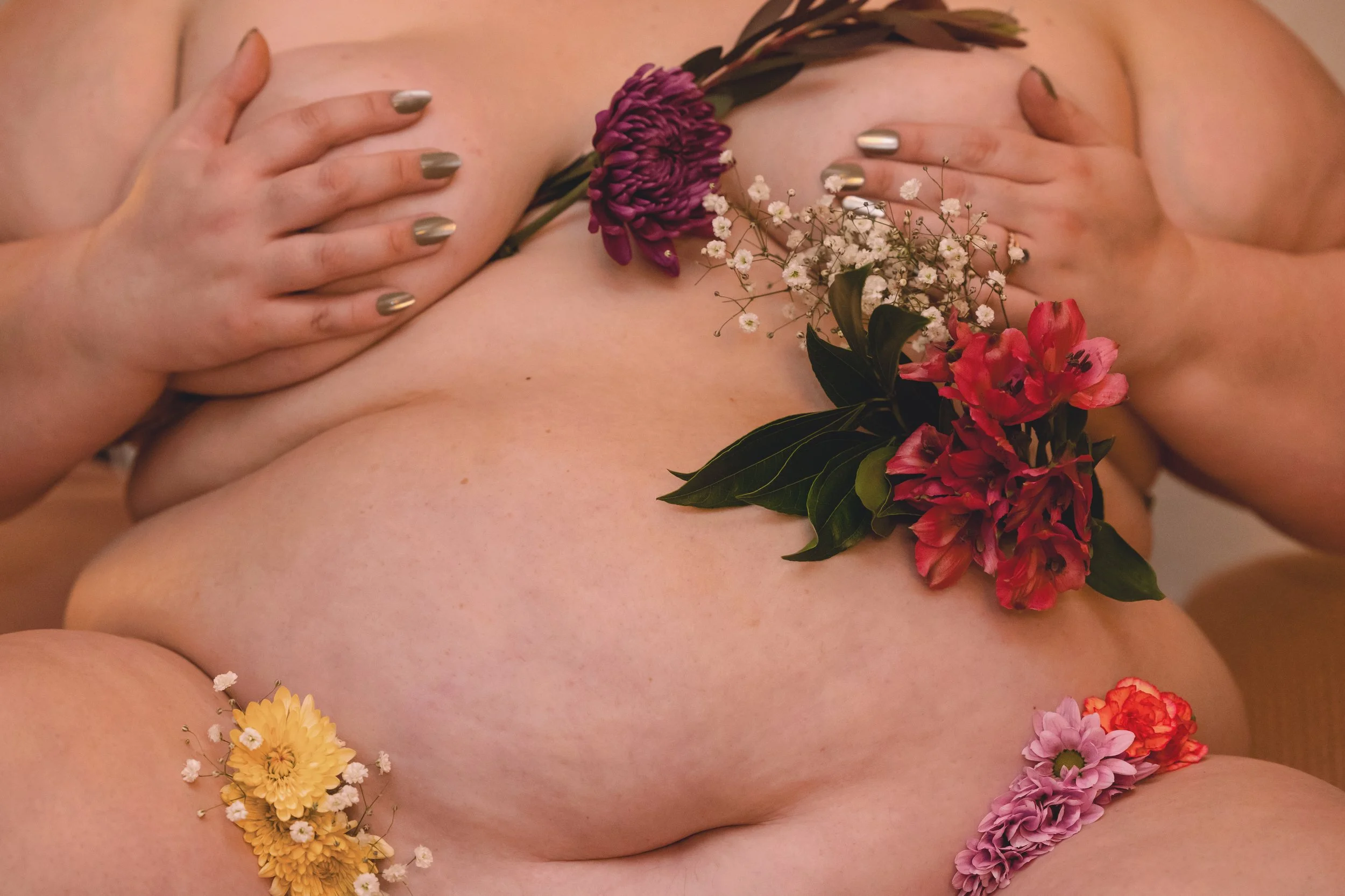 Laura-Brooks-Art-Flowers-Outdoor-Boudoir-Photography-Seattle.JPG