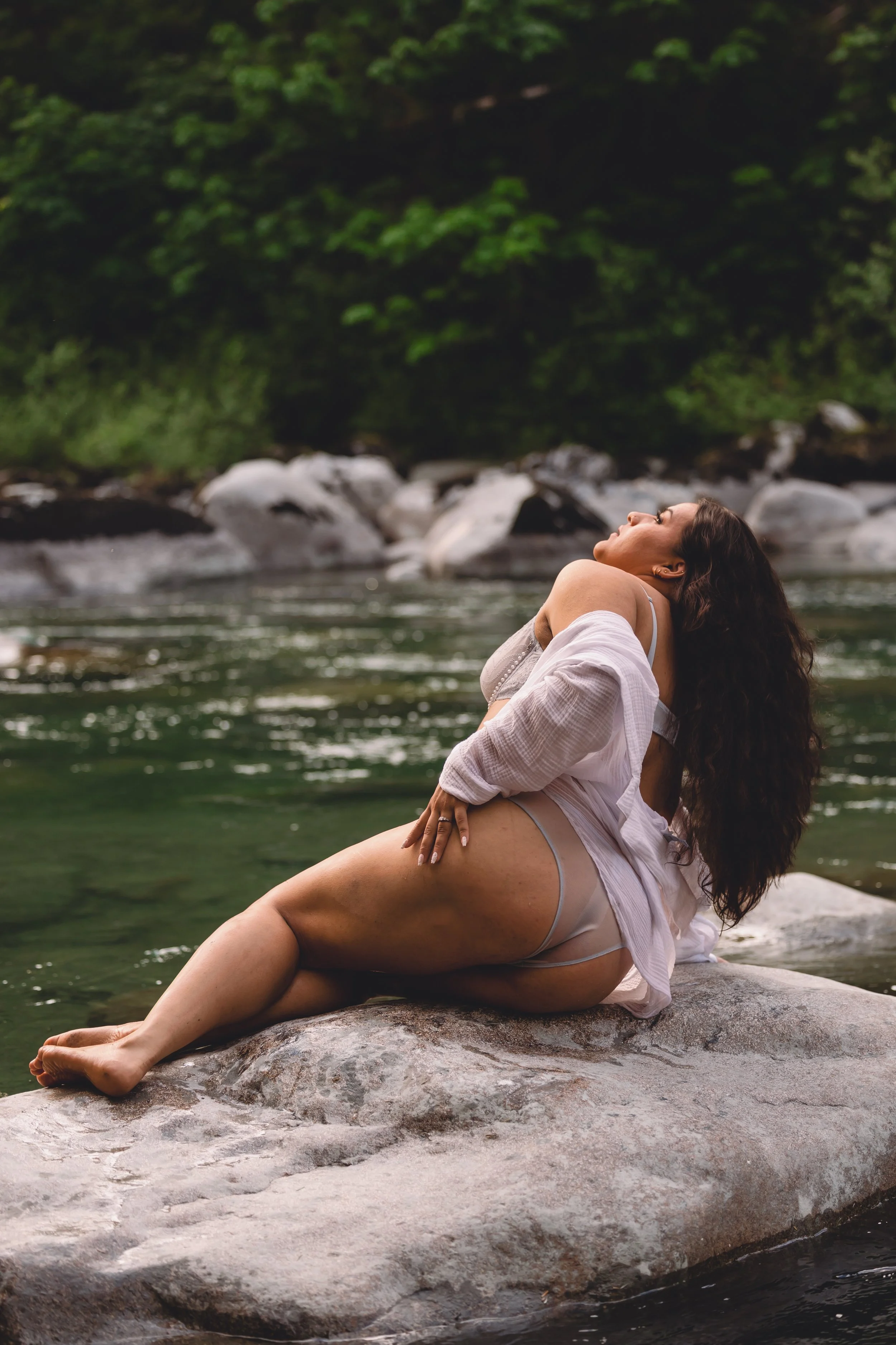 Laura-Brooks-Art-Outdoor-Water-Boudoir-Seattle.jpg